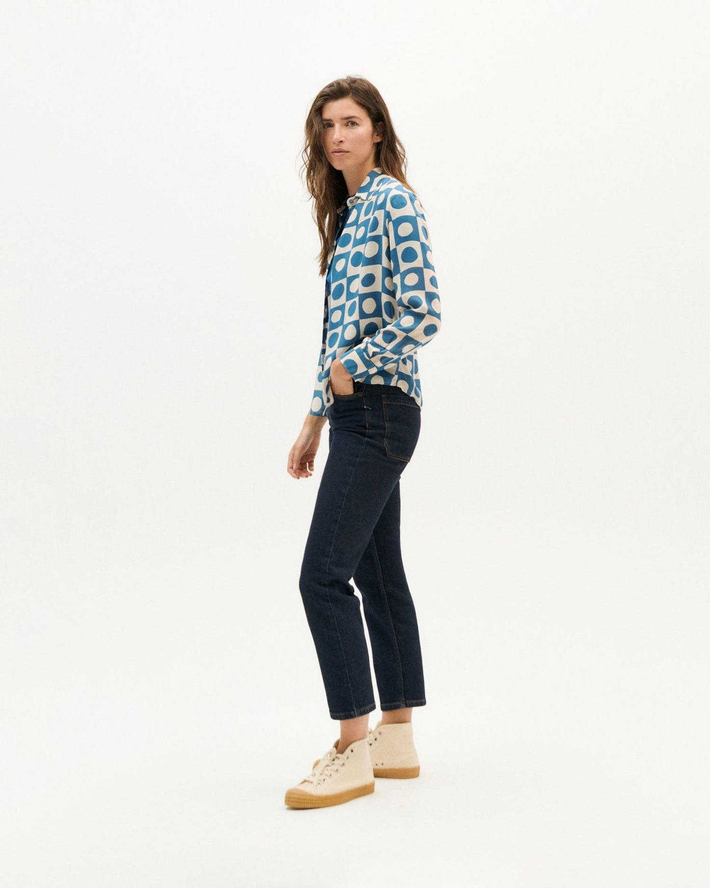Chemisier à motifs en ecovero | blanc et bleu "blue big spots kati blouse"