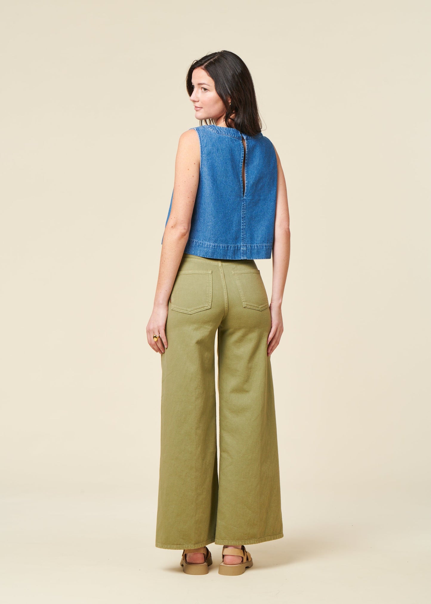 Jean ample fluide en coton bio et tencel | vert "Sara high loose flow - olive"