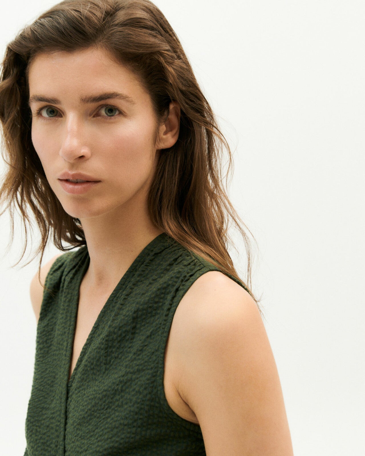 Robe mi-longue verte seersucker en coton bio - green seersucker checks amapola