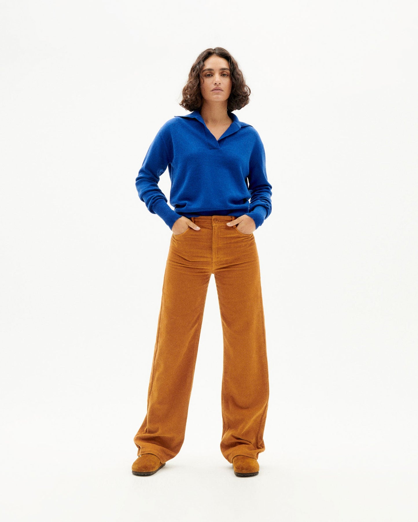 Pull bleu klein col v en laine recyclée - blue trash sheena knitted sweater