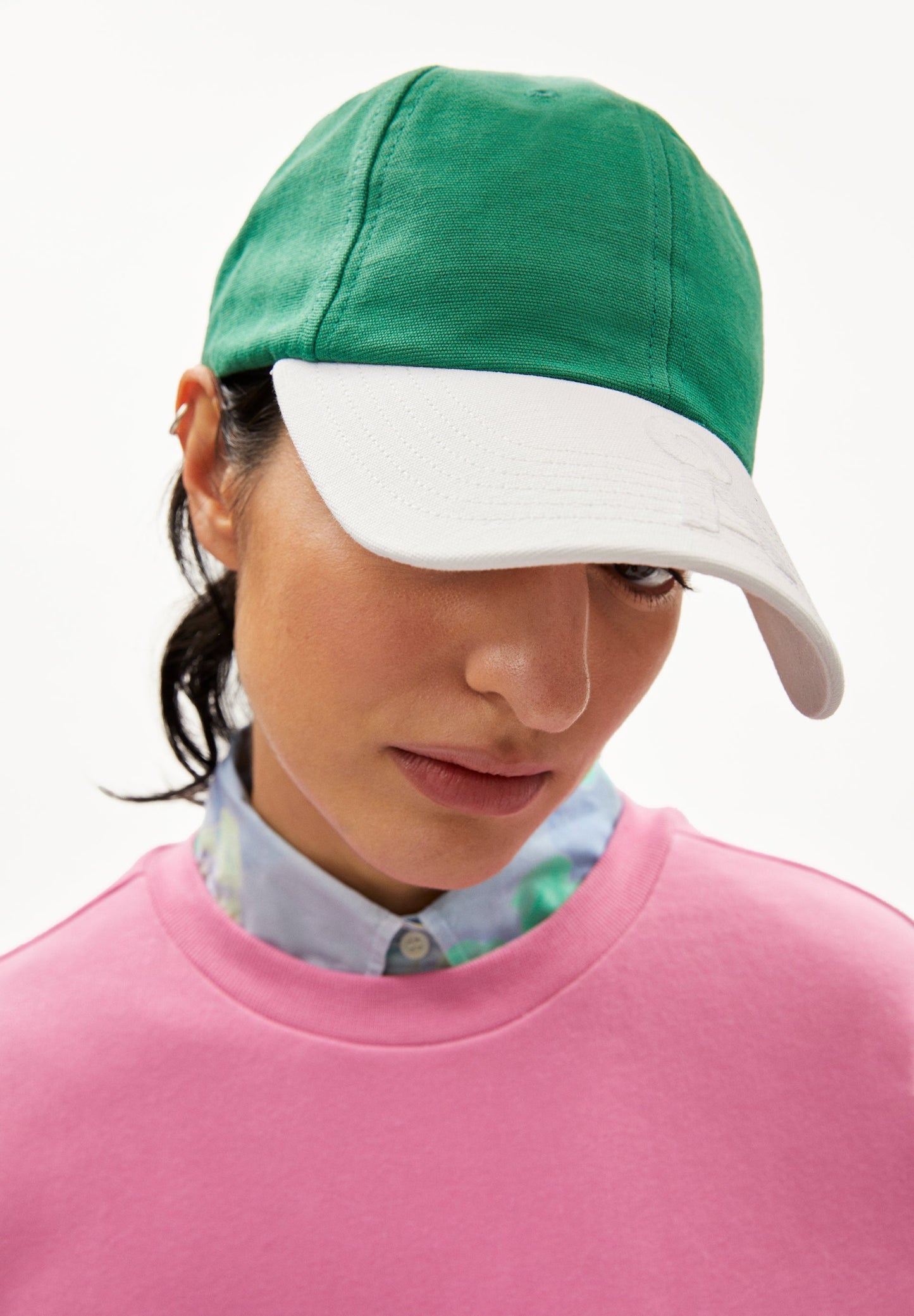 Casquette verte et blanche en coton bio - yenaas what makes us white-flash green