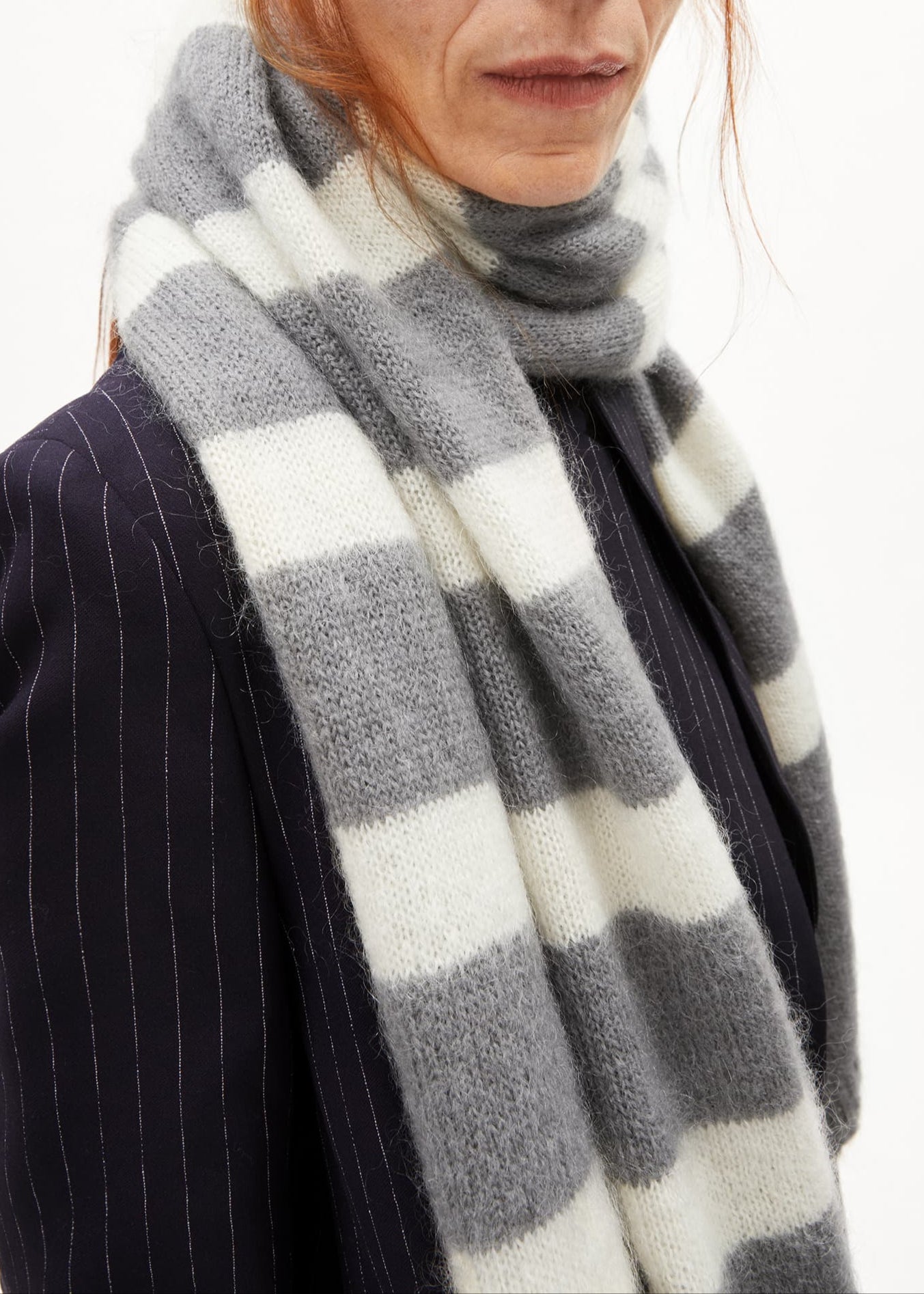 Echarpe en laine biologique et recyclée | gris "yukinaa stripes - iron cast-oatmilk"