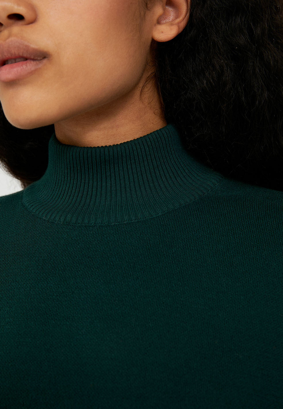 Pull ample à col cheminée vert bouteille en coton bio - YUNAA