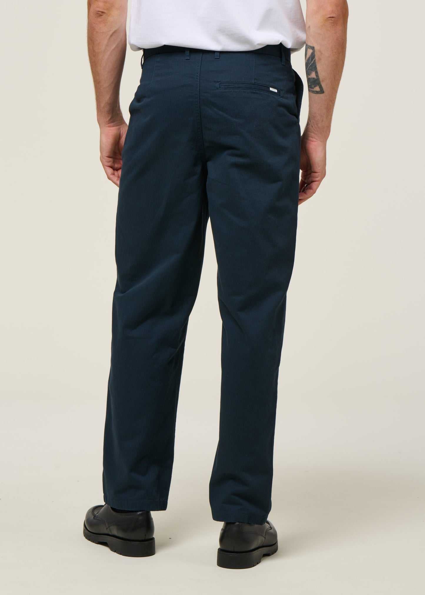 Chino droit en coton bio | marine "flint twill chino - total eclipse"
