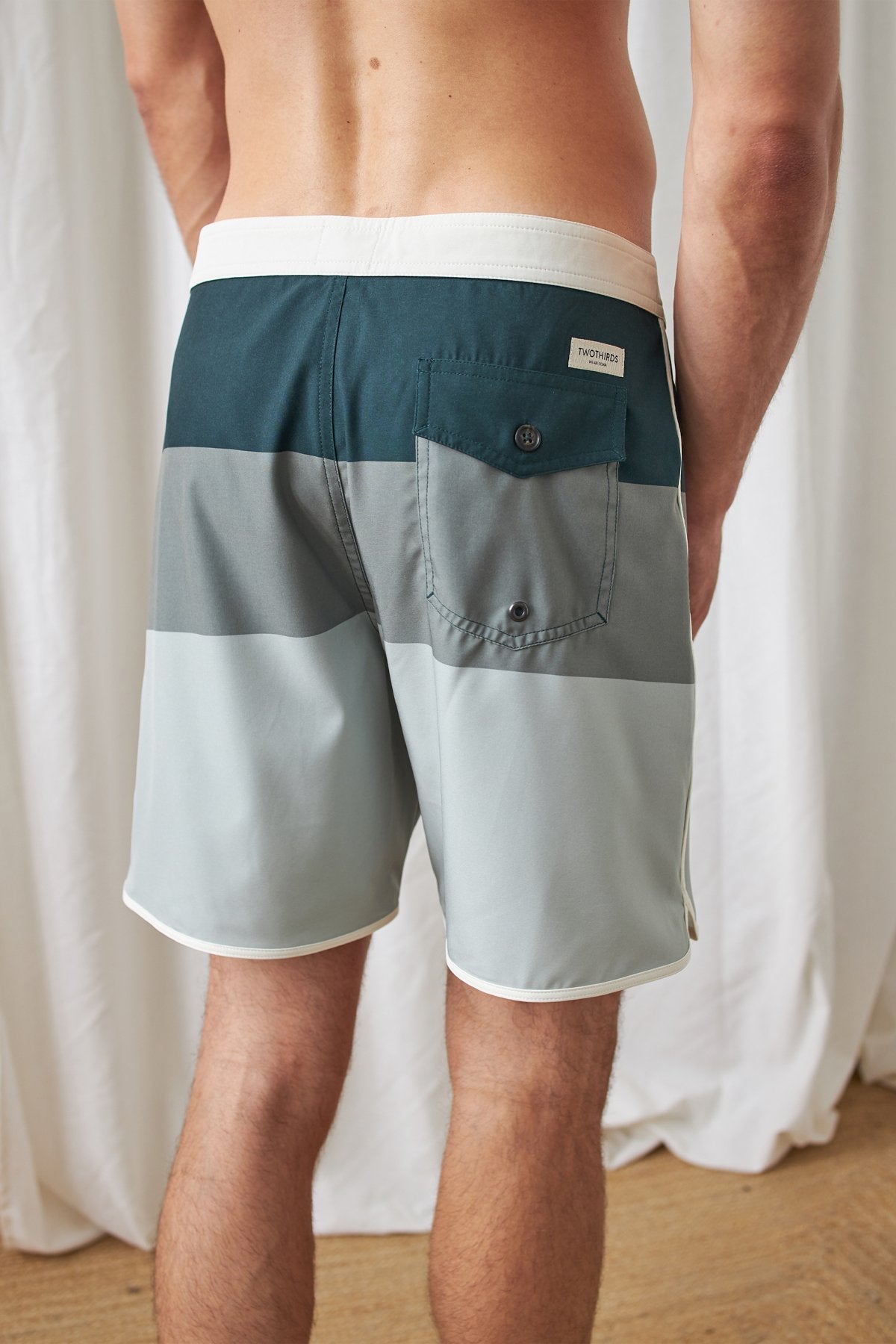 Short en polyester recyclé | vert "Ouen - green colour block"