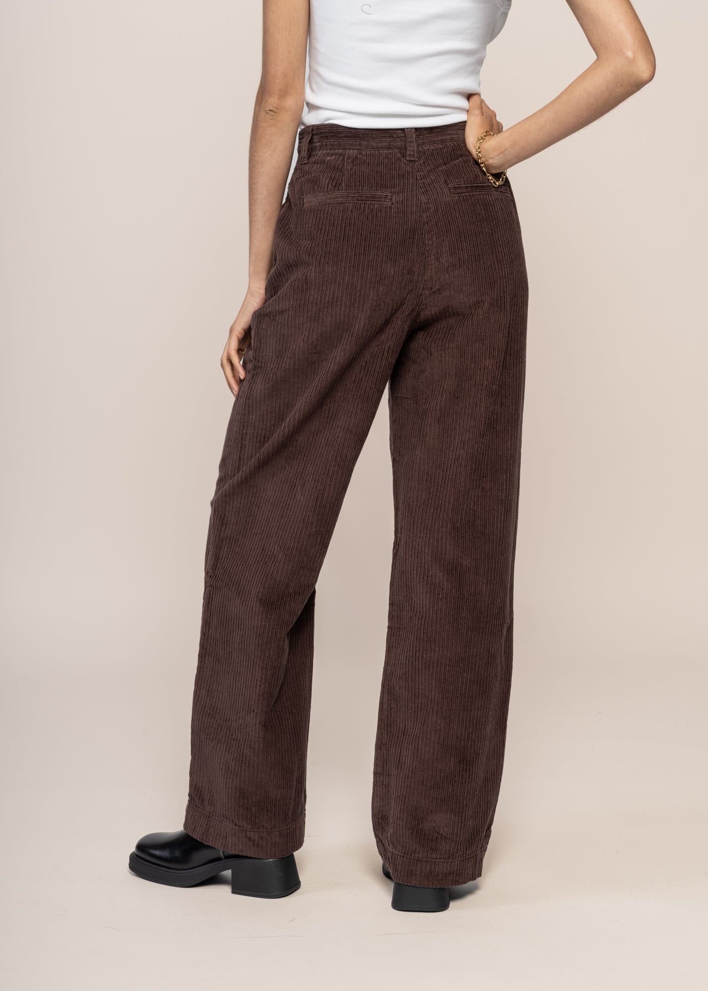 Pantalon ample velours en coton bio | marron "posey wide high-rise irregular corduroy pant chocolate plum"