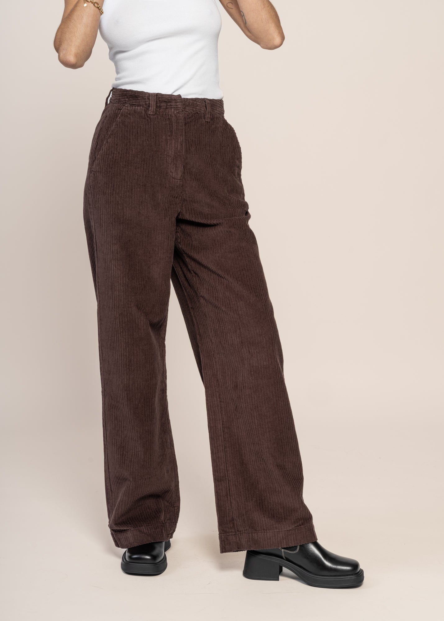 Pantalon ample velours en coton bio | marron "posey wide high-rise irregular corduroy pant chocolate plum"