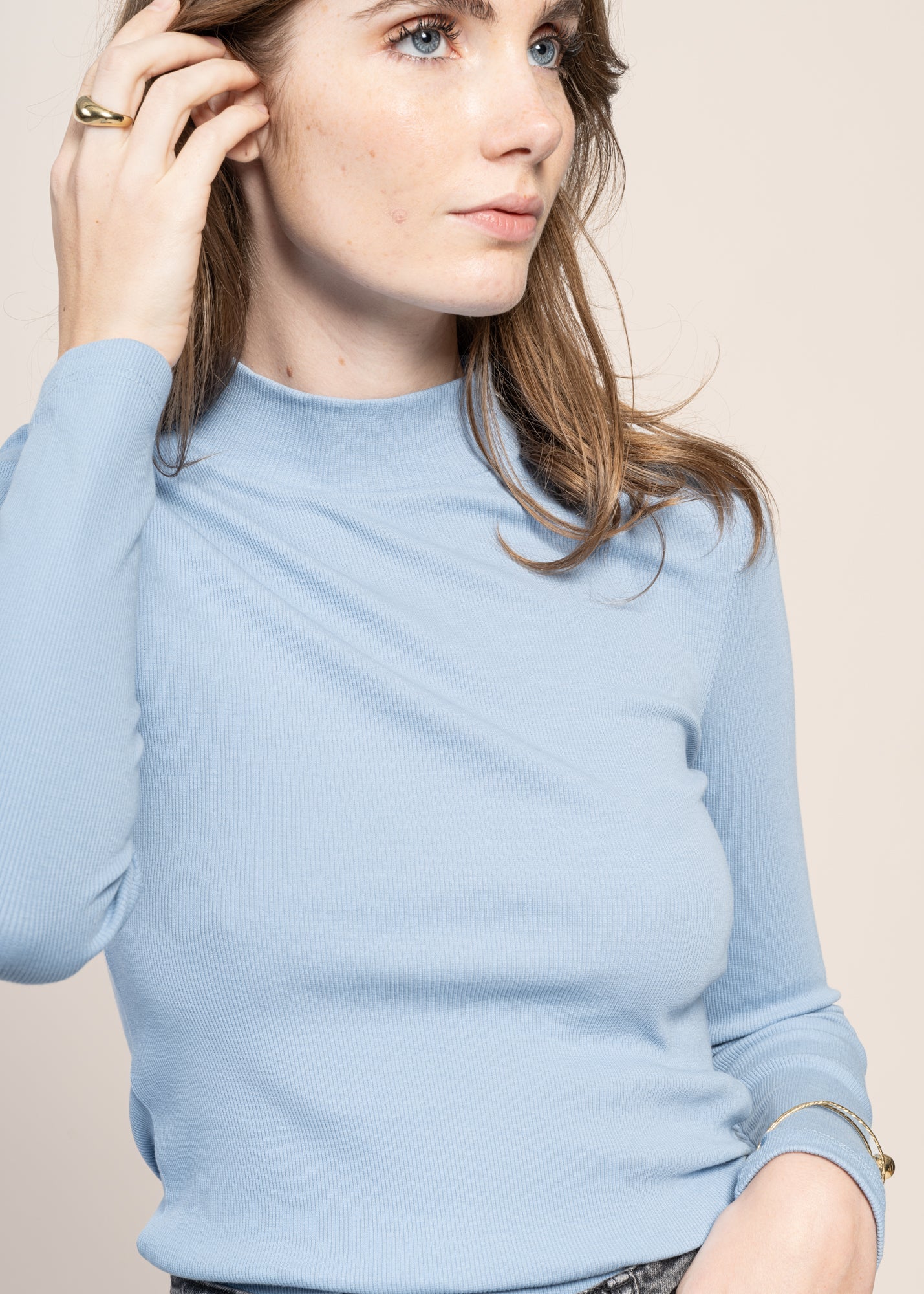 T-shirt manches longues en coton bio | bleu clair "rib high neck long sleeved glacier lake"