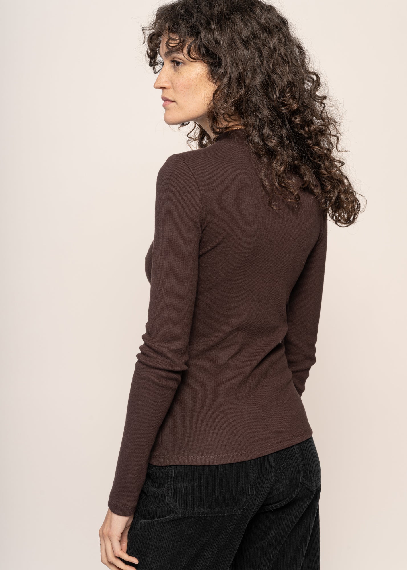 T-shirt manches longues en coton bio | marron "rib high neck long sleeved chocolate plum"