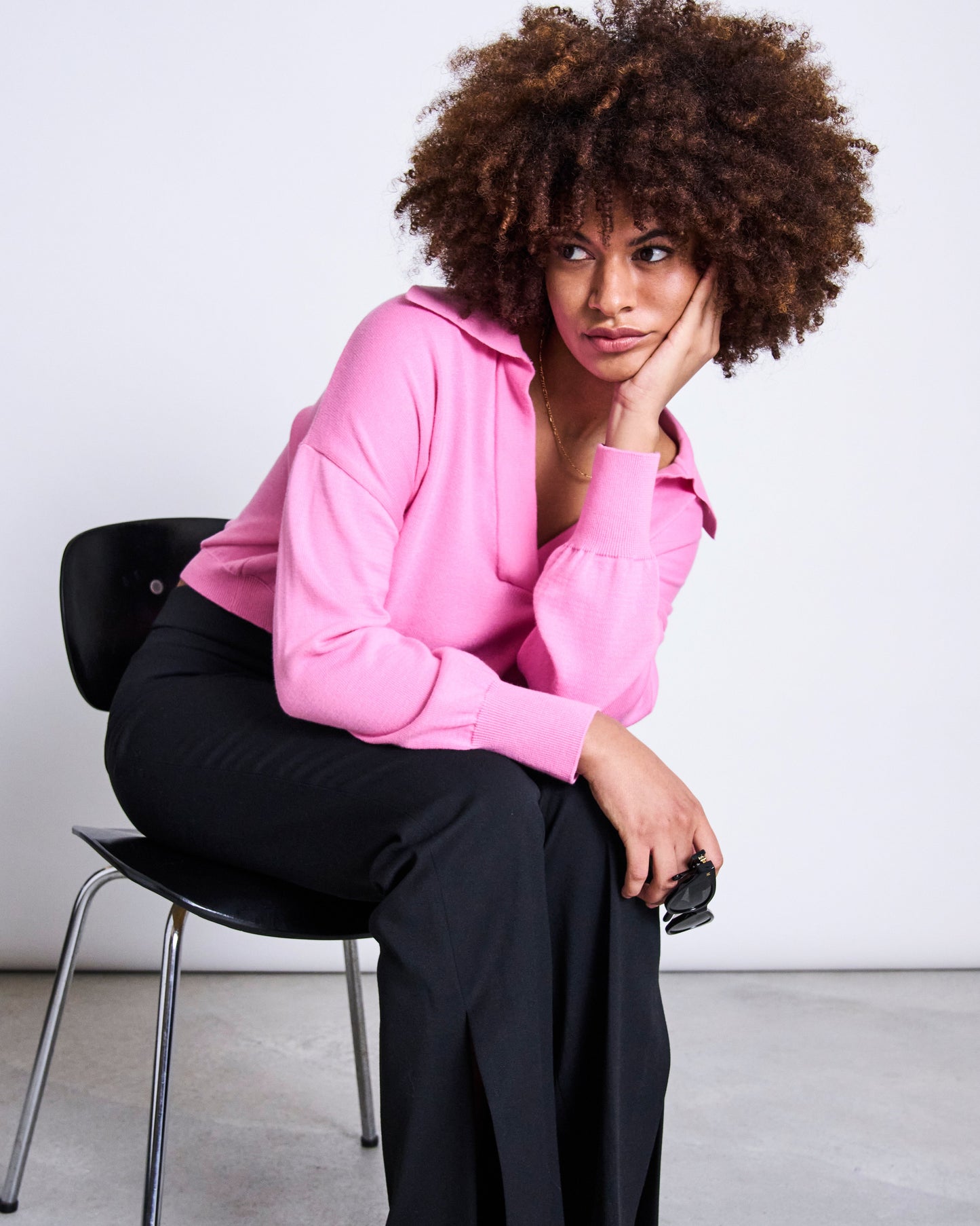 Pull col v court rose en coton bio - almada raspberry