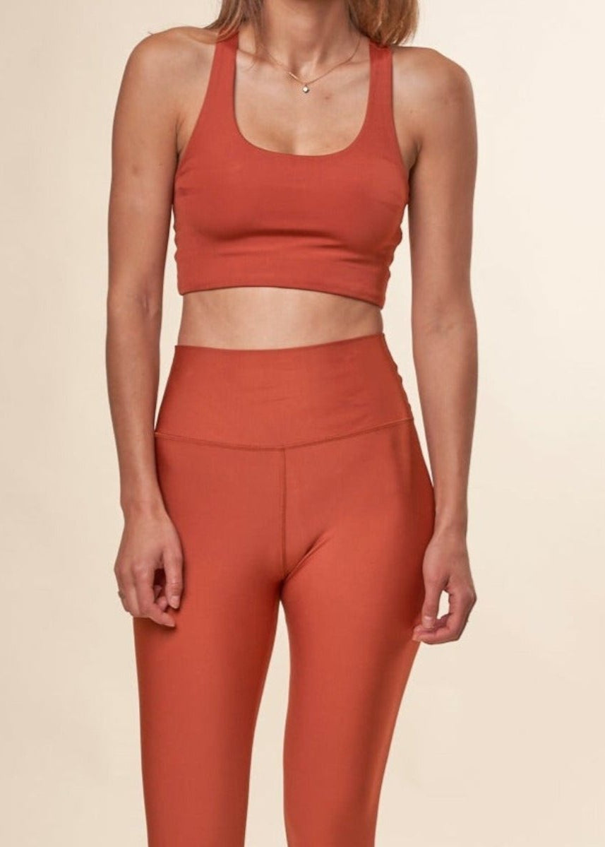 Brassière en matières recyclées | terracota "active cropped bra dark amber"
