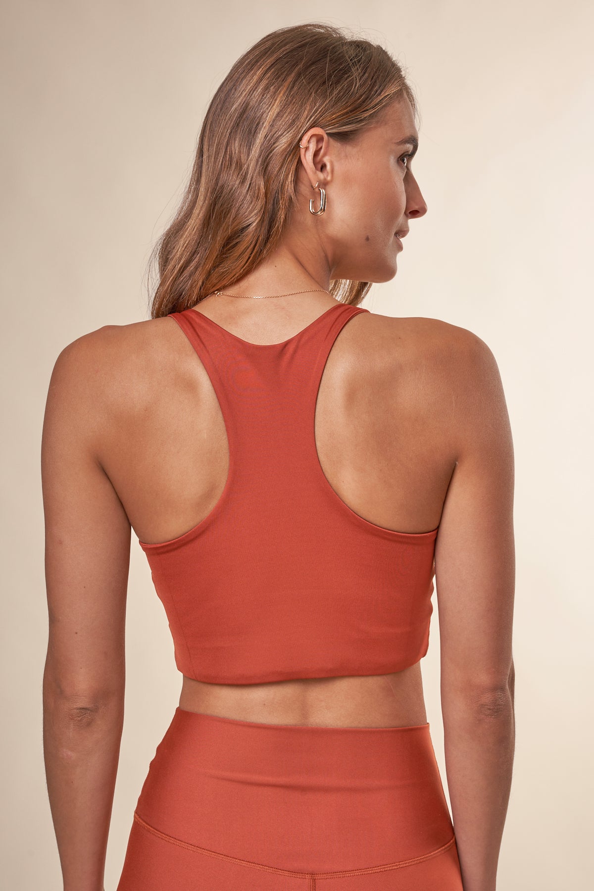 Brassière en matières recyclées | terracota "active cropped bra dark amber"
