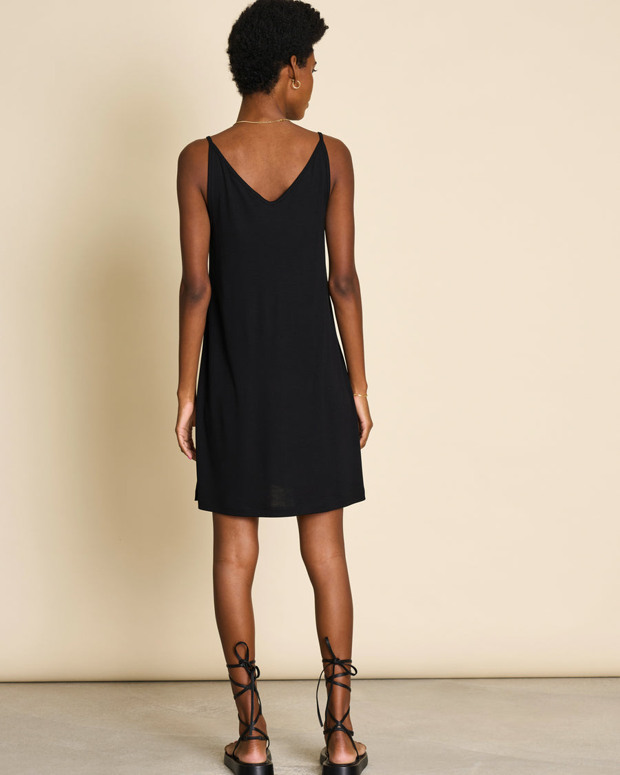 Robe légère en tencel | noir "slip dress triangle short flow black"