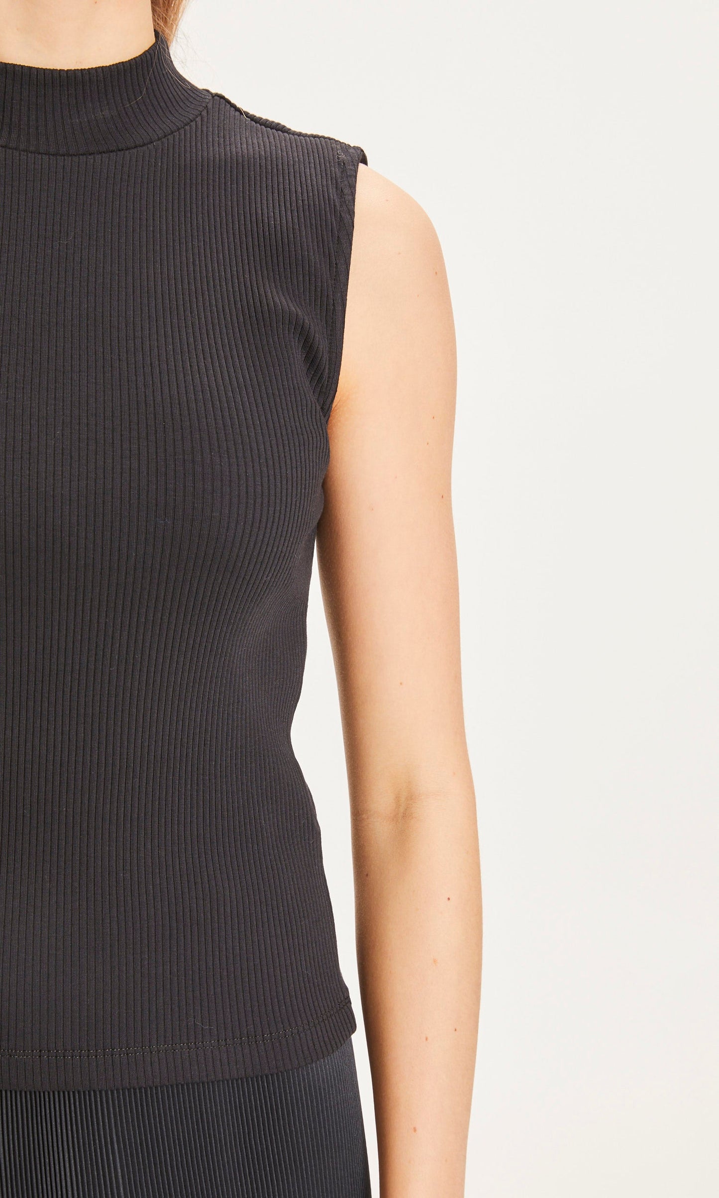 Top côtelé noir en coton bio - SUSAN high neck top black jet