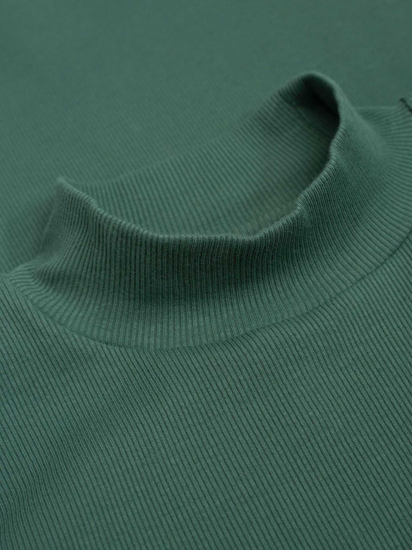 T-shirt col cheminée en coton bio | Vert forêt "rib high neck short sleeved dark forest"