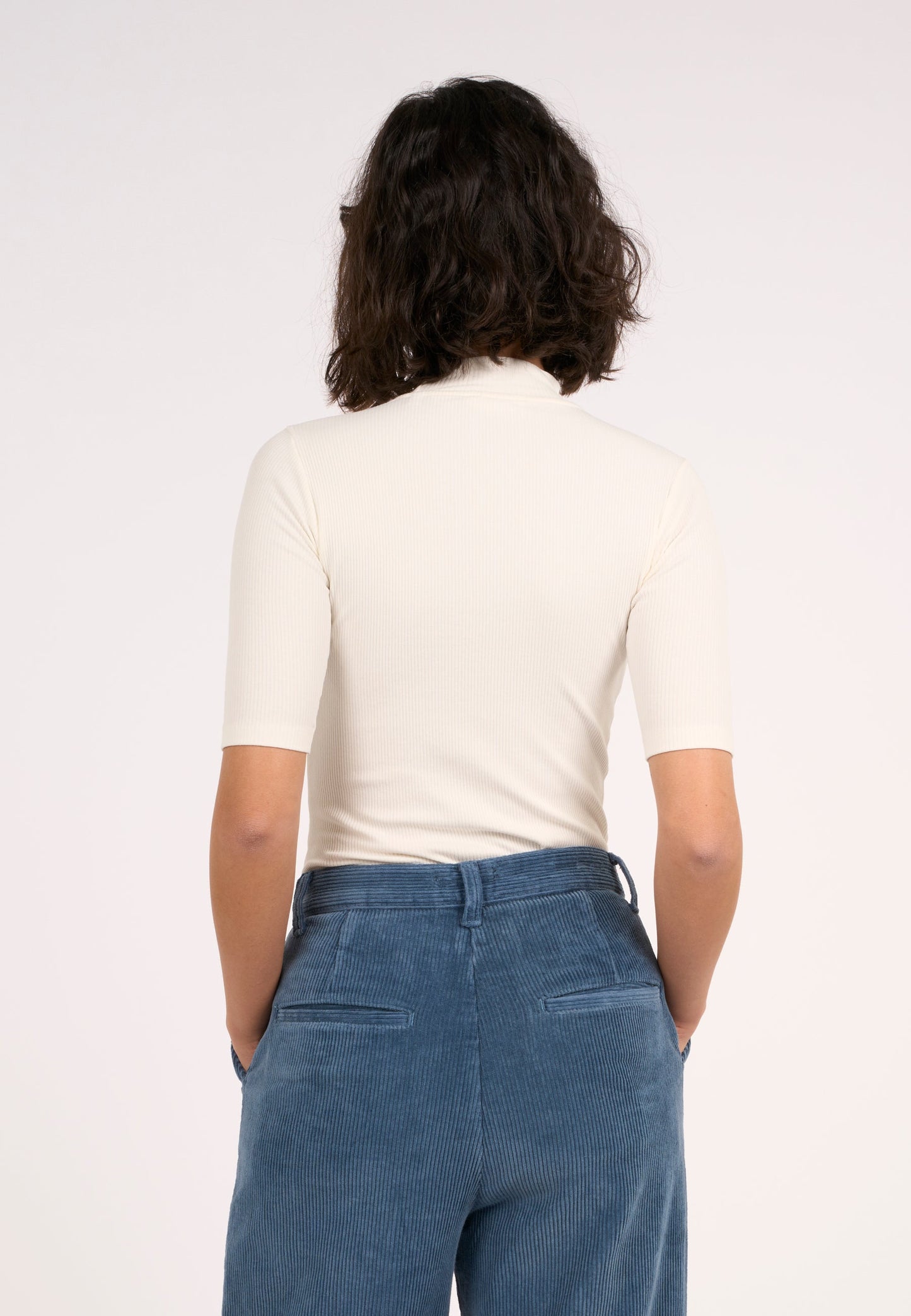 T-shirt col cheminée en coton bio | Blanc "rib high neck short sleeved snow white"