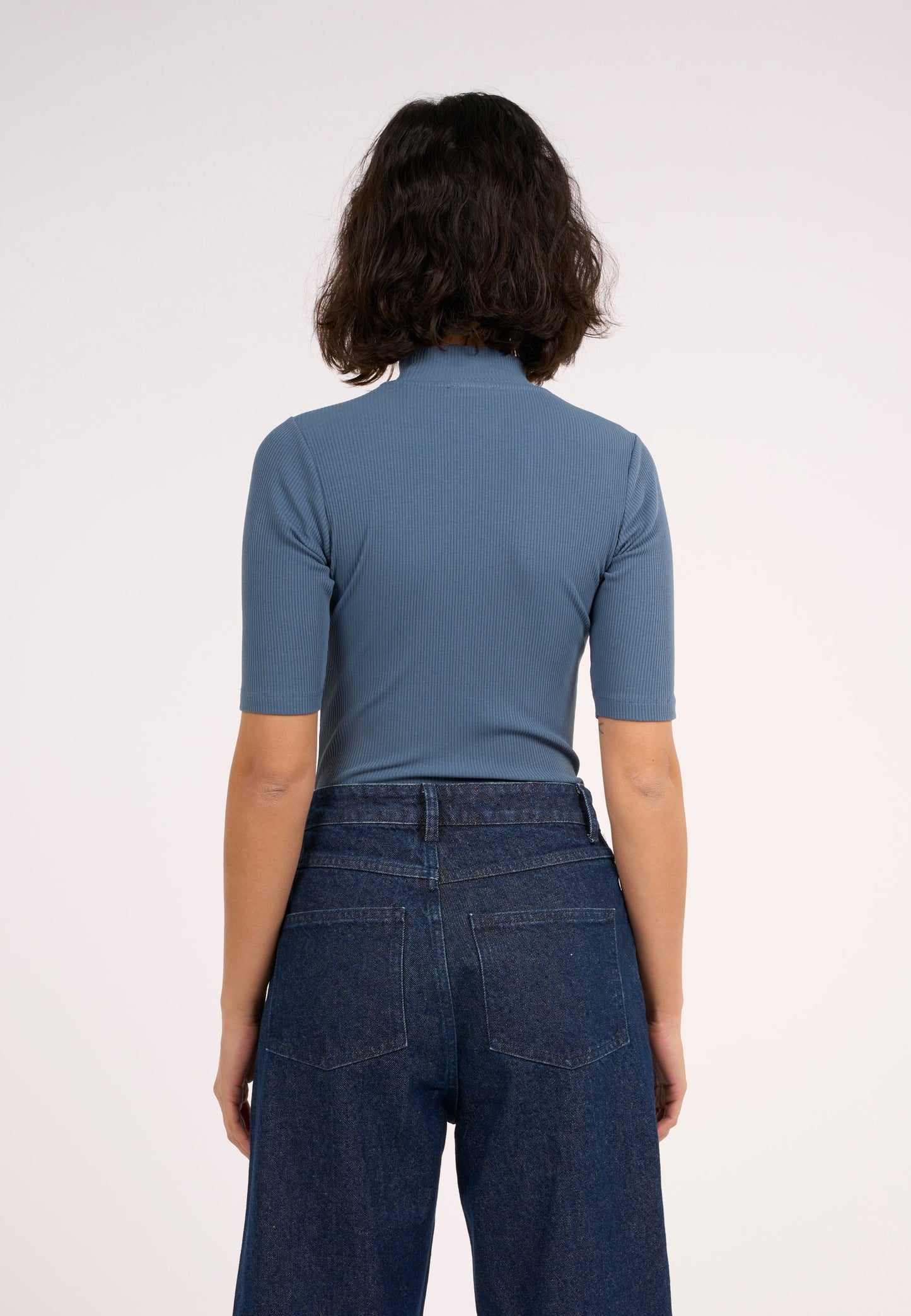 T-shirt col cheminée en coton bio | Bleu "rib high neck short sleeved china blue"