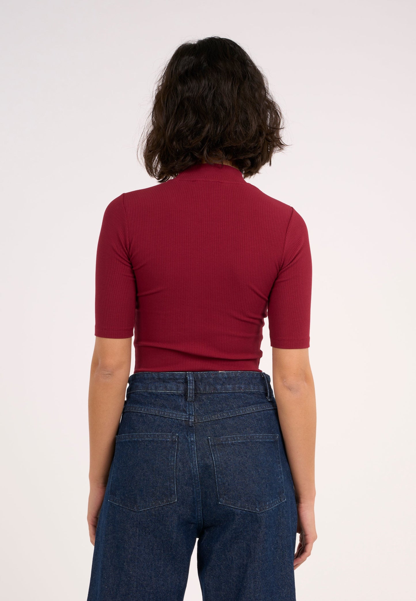T-shirt col cheminée en coton bio | Rouge "rib high neck short sleeved rhubarb"