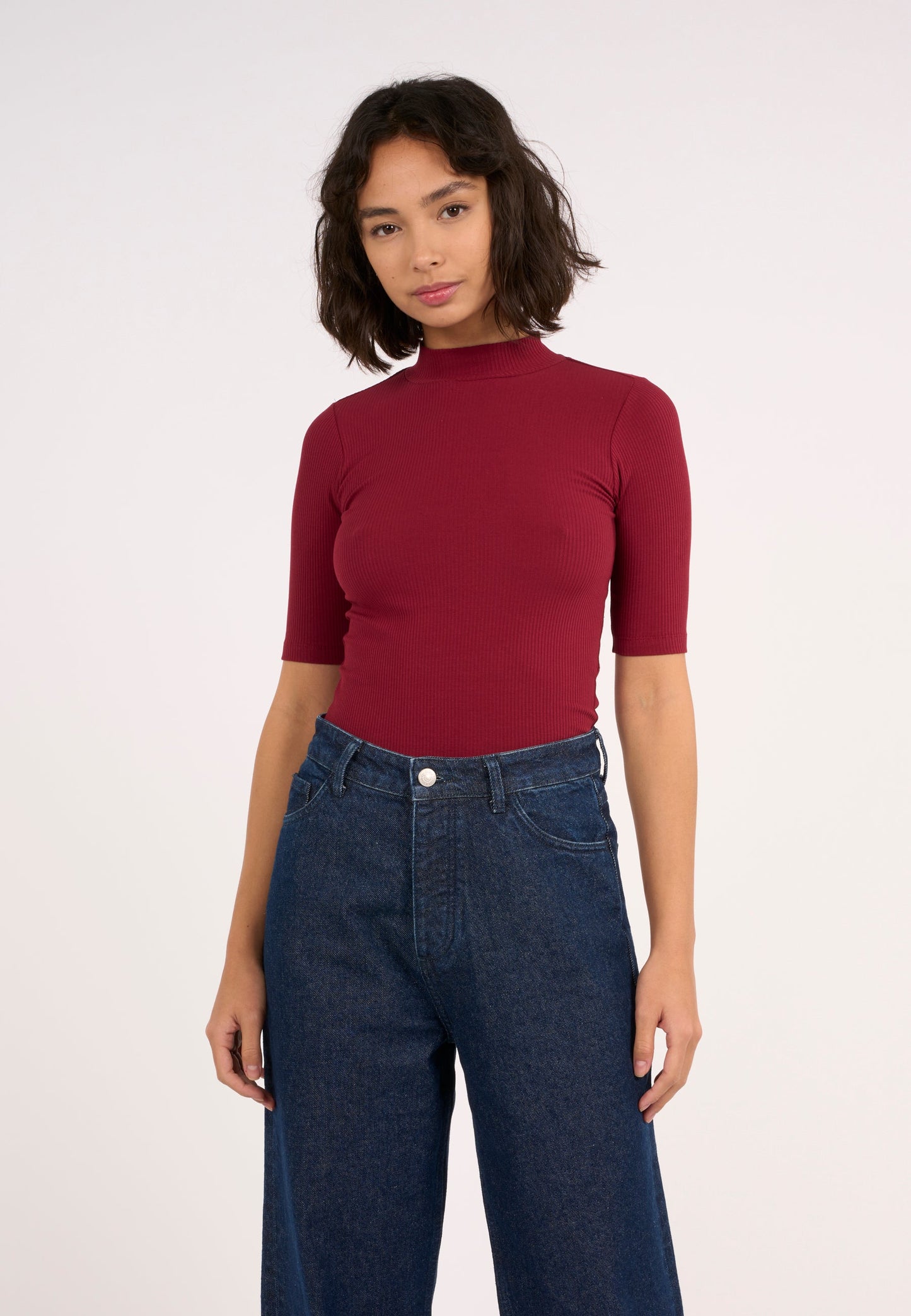 T-shirt col cheminée en coton bio | Rouge "rib high neck short sleeved rhubarb"