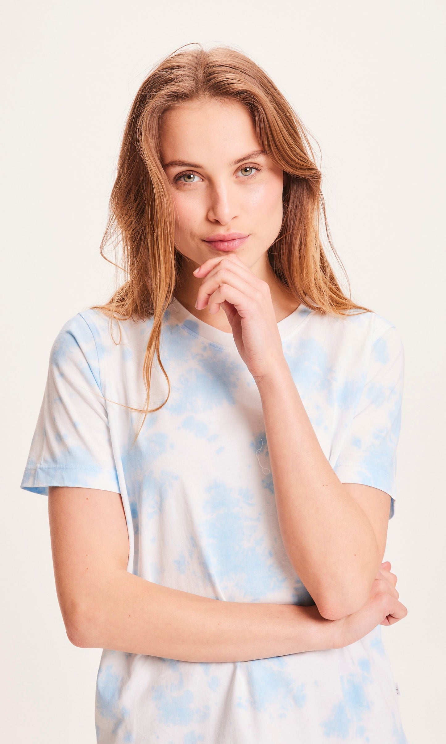 T-shirt tie and dye blanc et bleu en coton bio - VIOLET TieDye tee alaskan blue