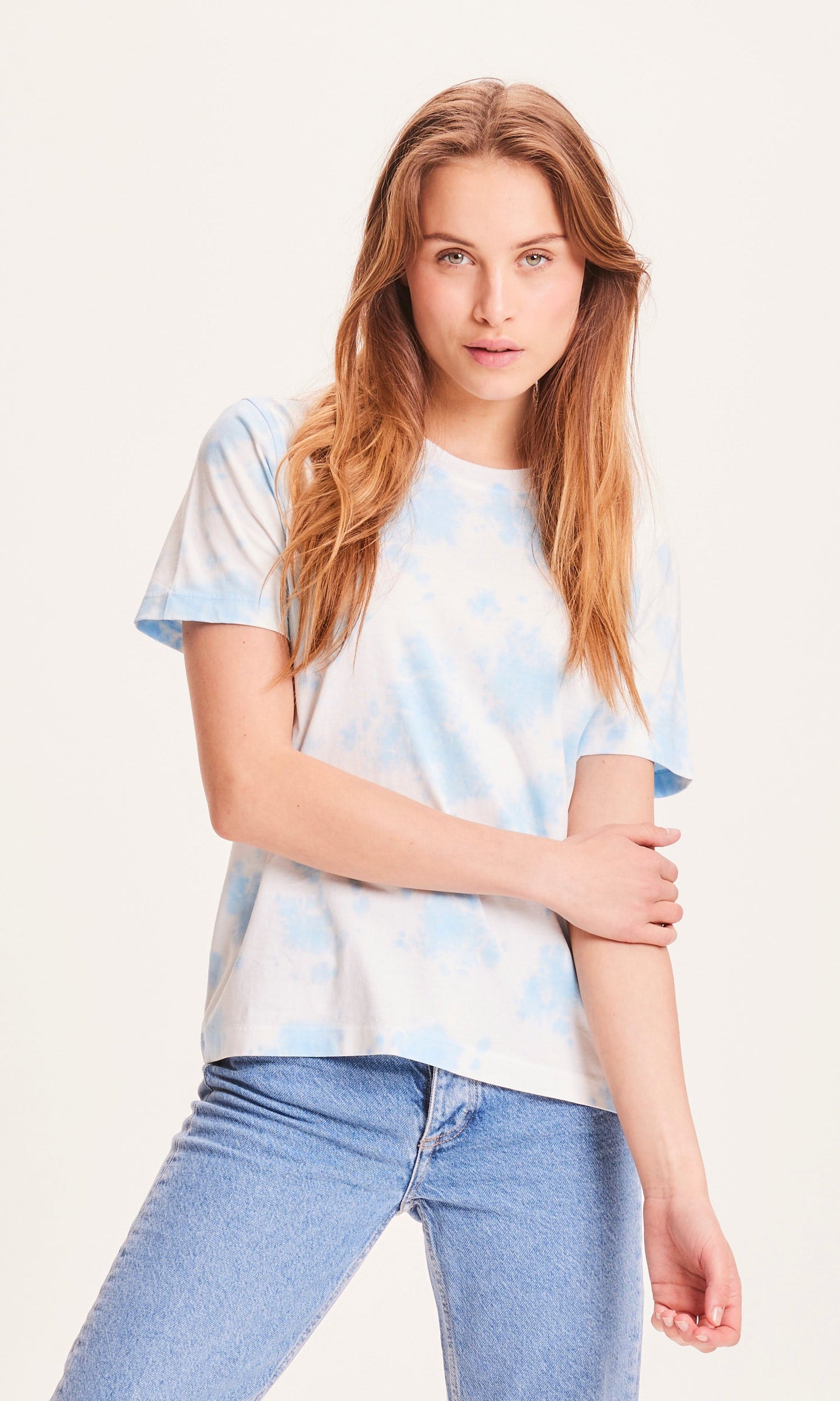 T-shirt tie and dye blanc et bleu en coton bio - VIOLET TieDye tee alaskan blue