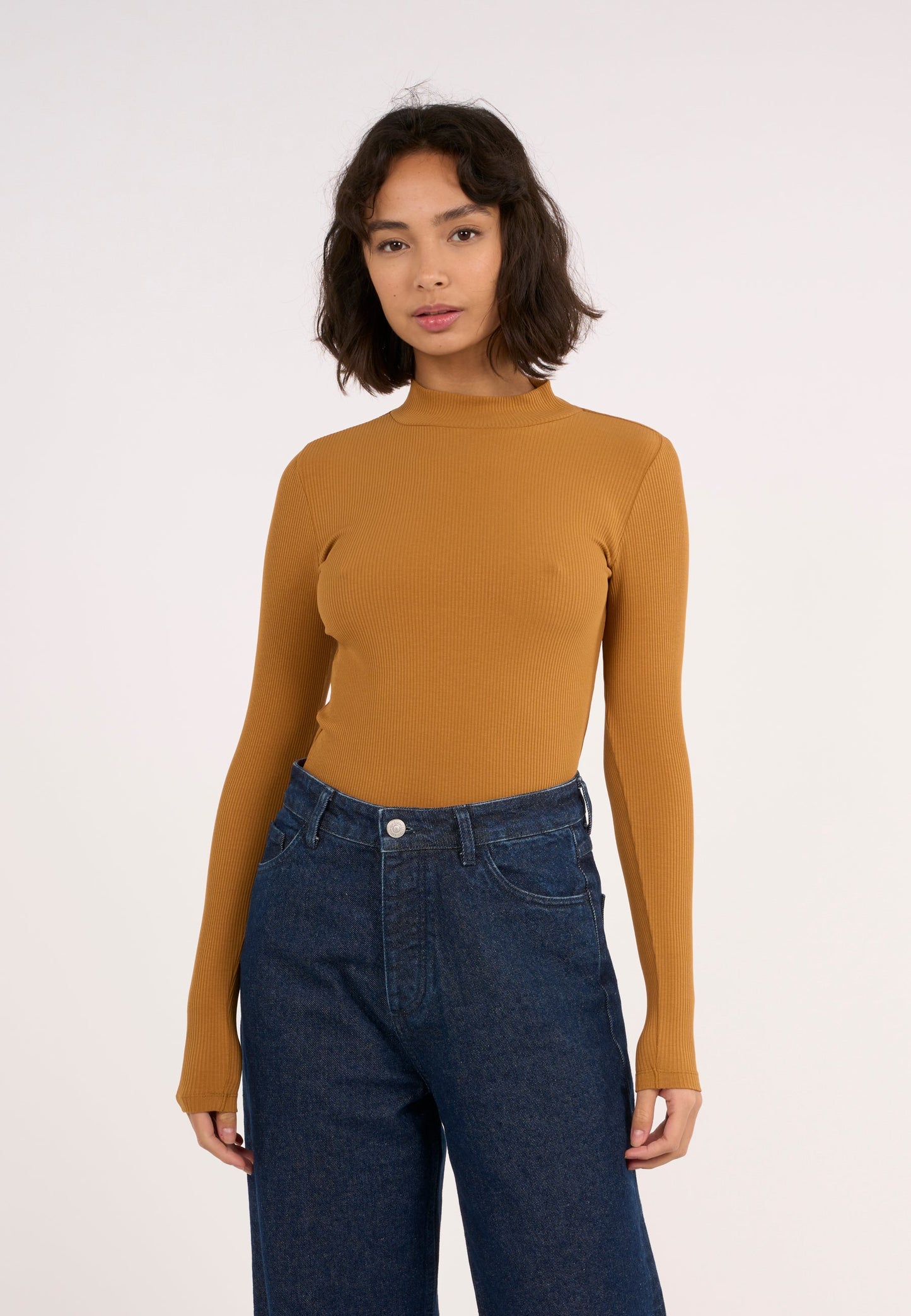 T-shirt manches longues en coton bio | Jaune moutarde "rib high neck long sleeved brown sugar"