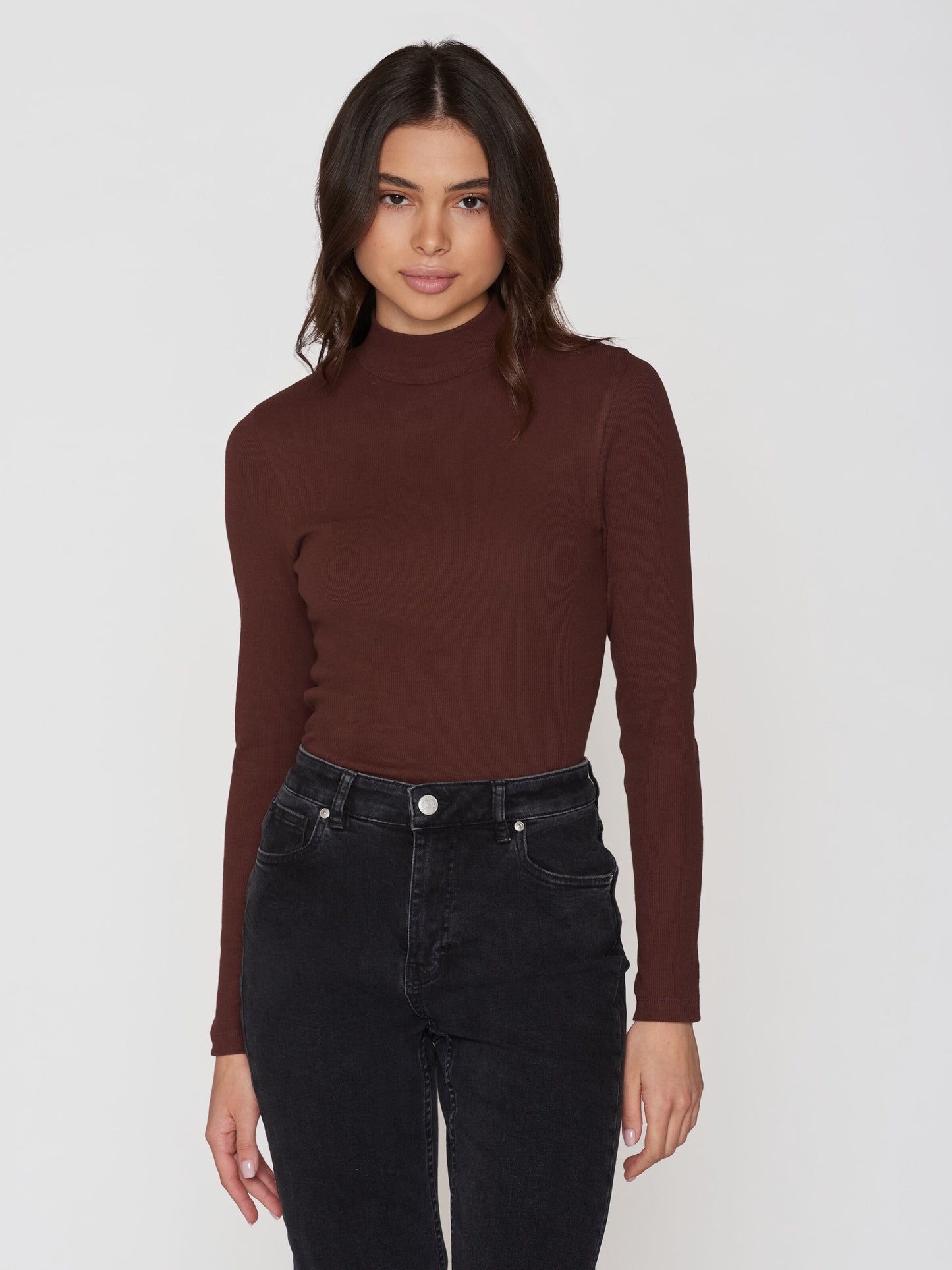 T-shirt manches longues en coton bio | Acajou "rib high neck long sleeved deep mahogany"