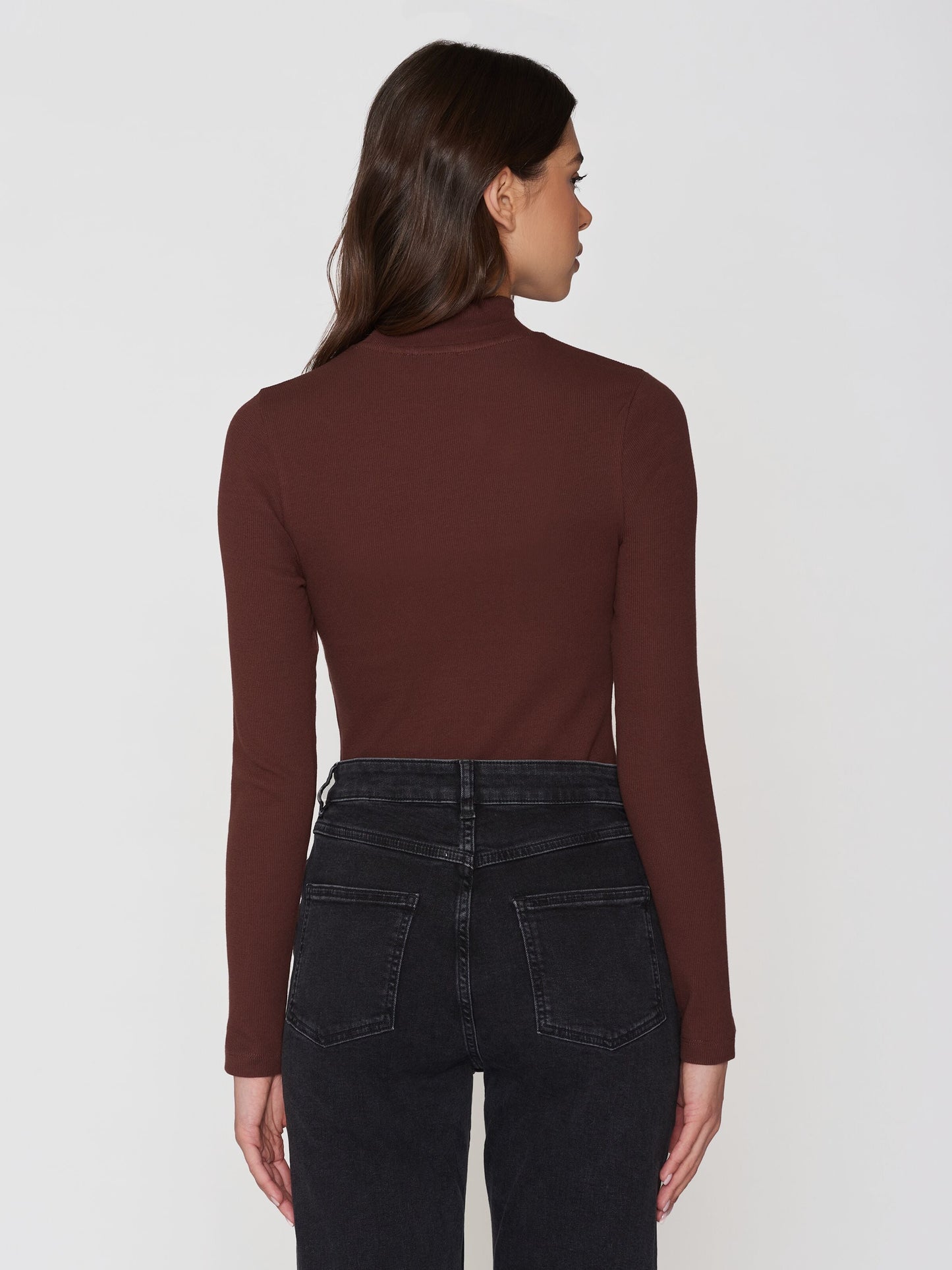 T-shirt manches longues en coton bio | Acajou "rib high neck long sleeved deep mahogany"
