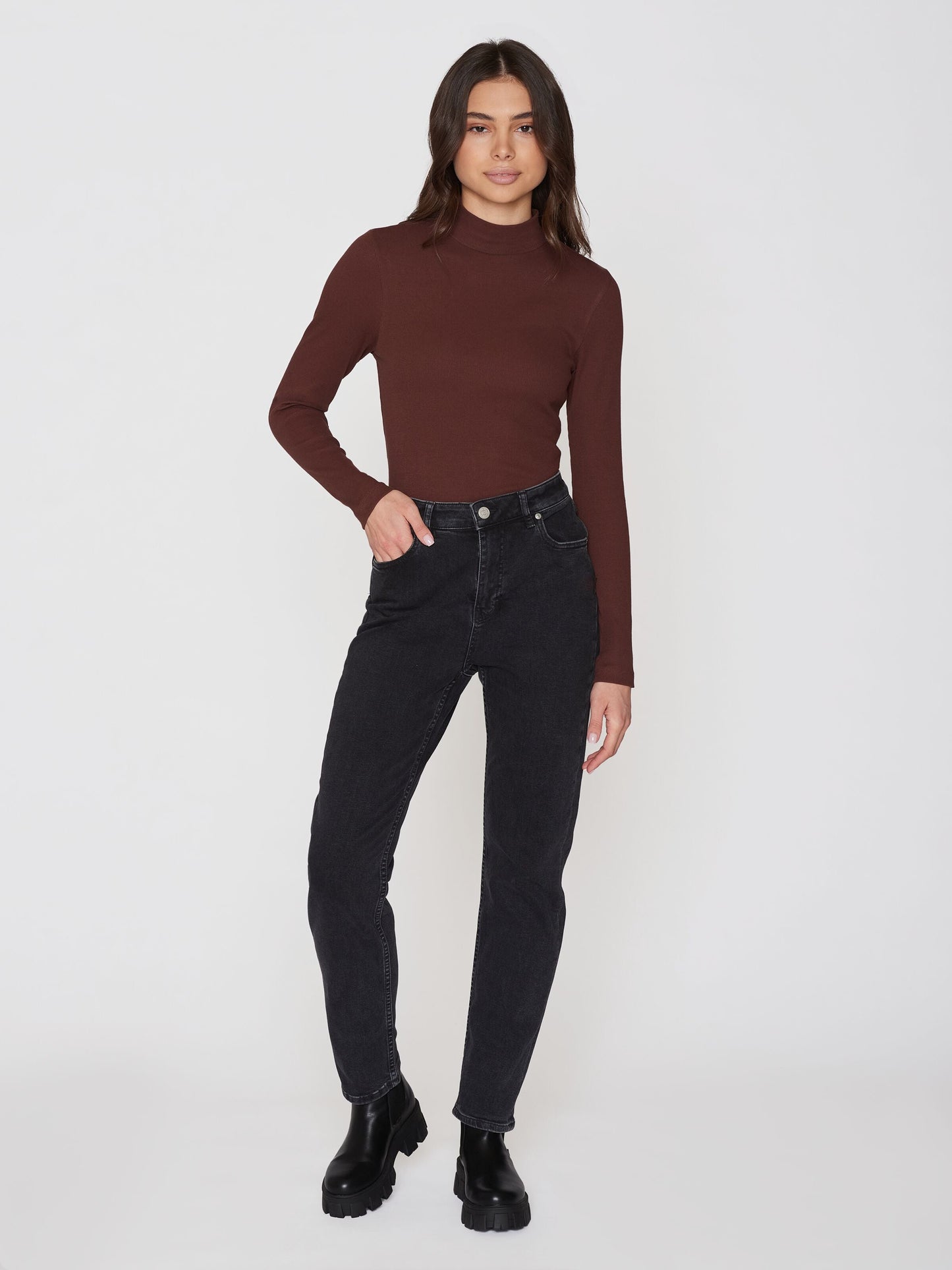 T-shirt manches longues en coton bio | Acajou "rib high neck long sleeved deep mahogany"