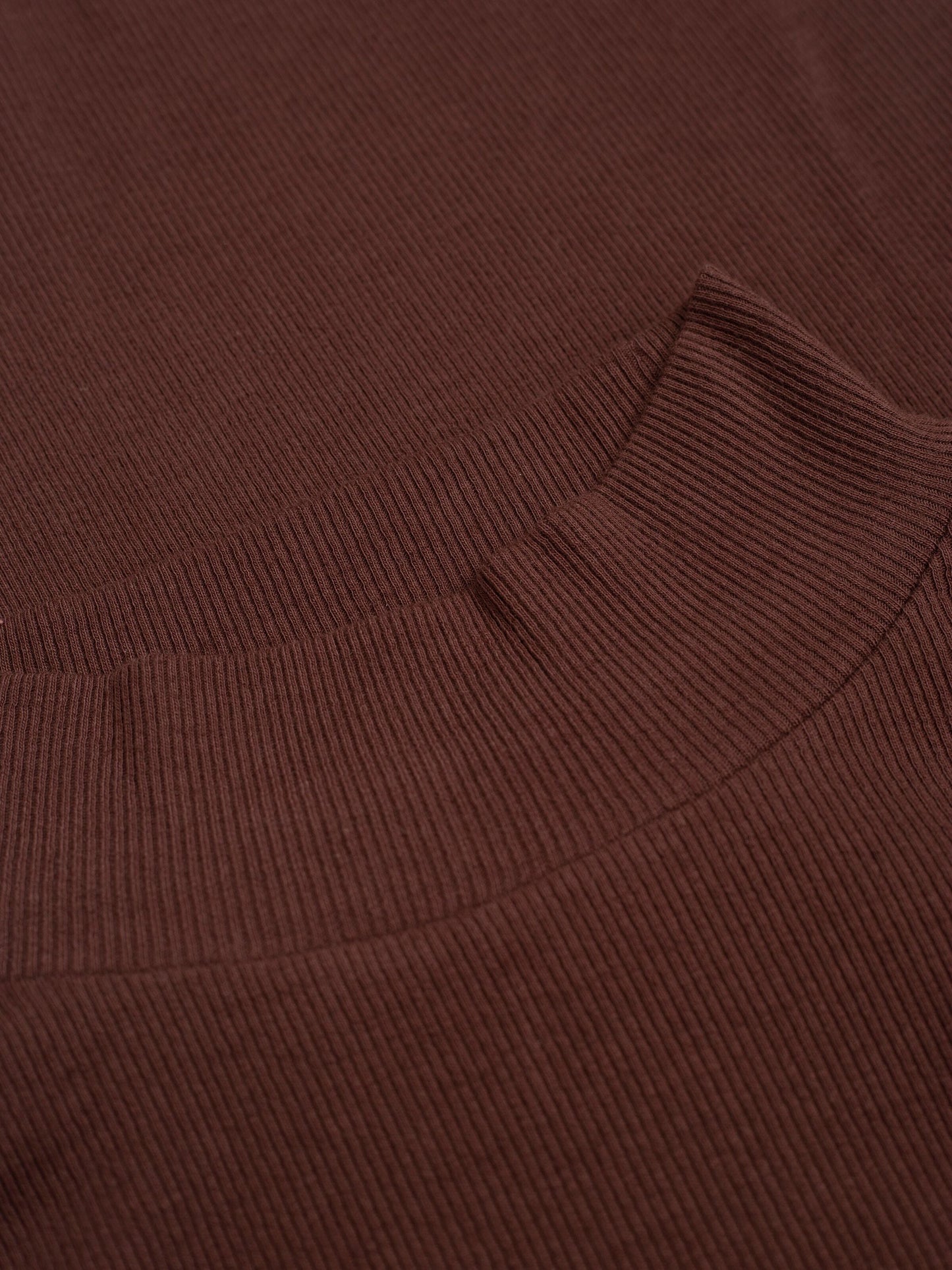 T-shirt manches longues en coton bio | Acajou "rib high neck long sleeved deep mahogany"