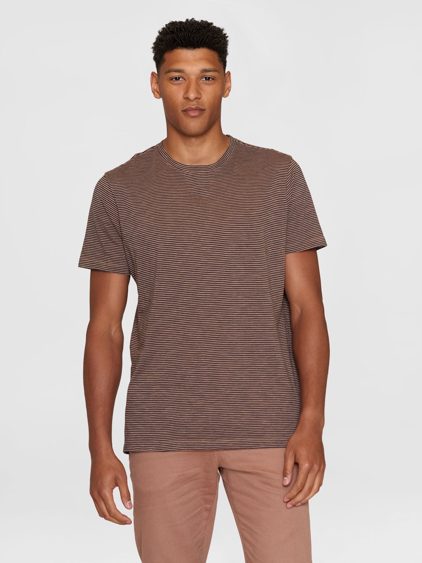 T-shirt rayé en coton bio | Marron et noir "narrow striped slub tee brown stripe"