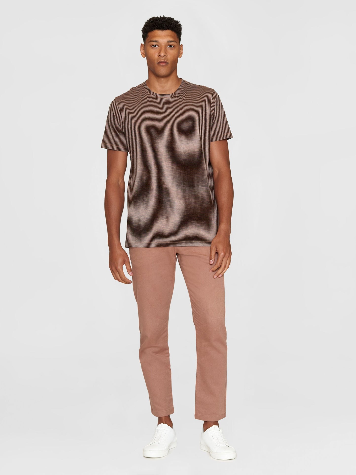 T-shirt rayé en coton bio | Marron et noir "narrow striped slub tee brown stripe"