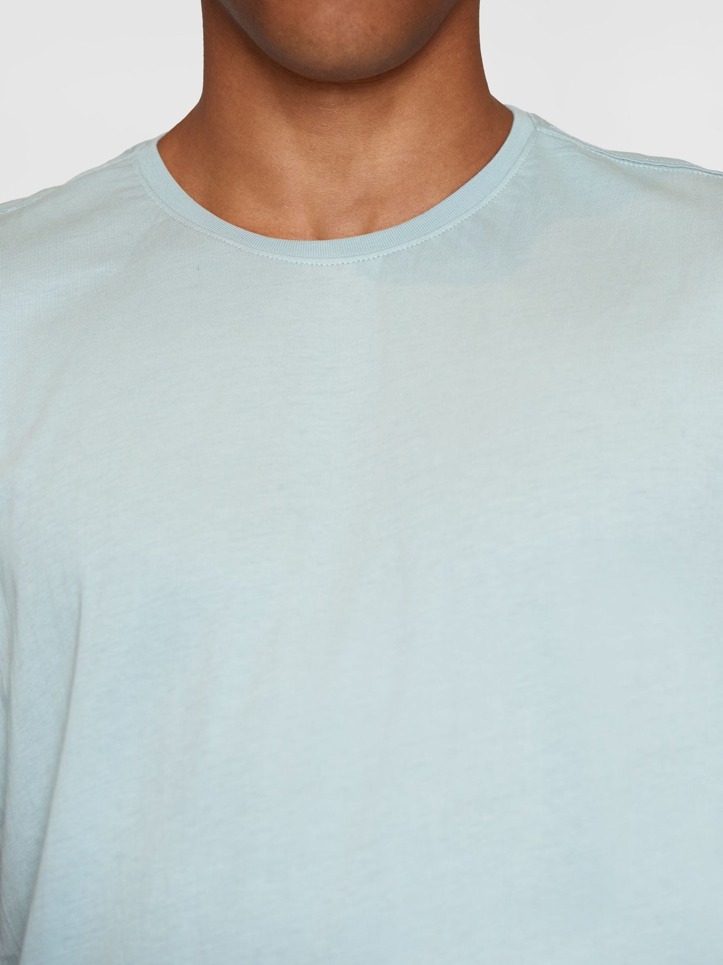 T-shirt en coton bio | bleu "agnar basic t-shirt gray mist"