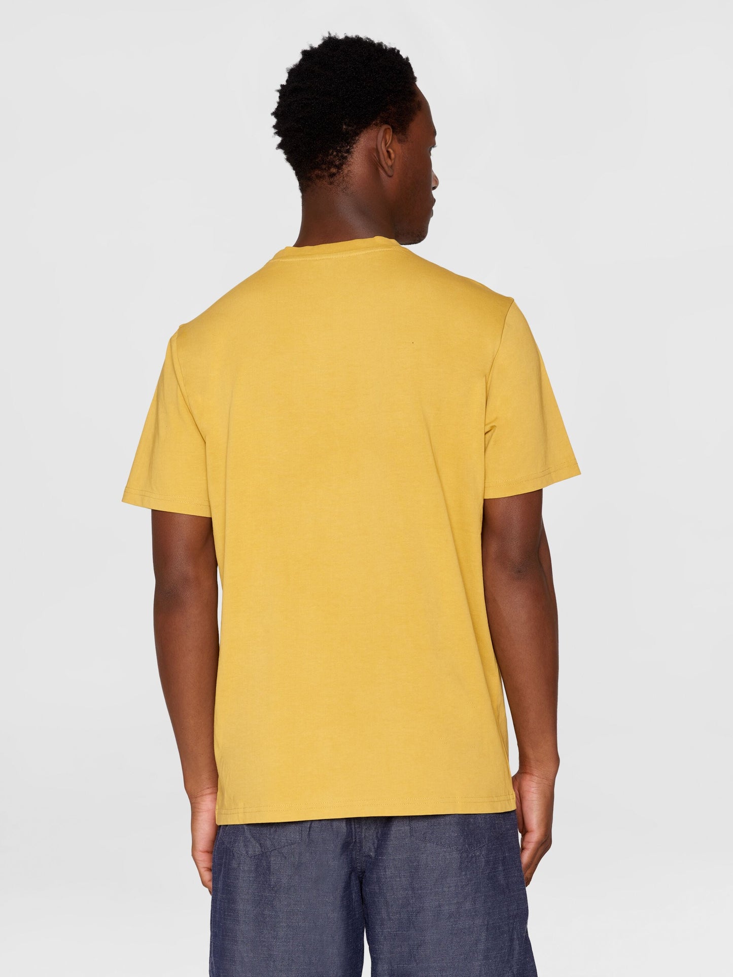 T-shirt en coton bio | jaune "loke badge tee olivenite"