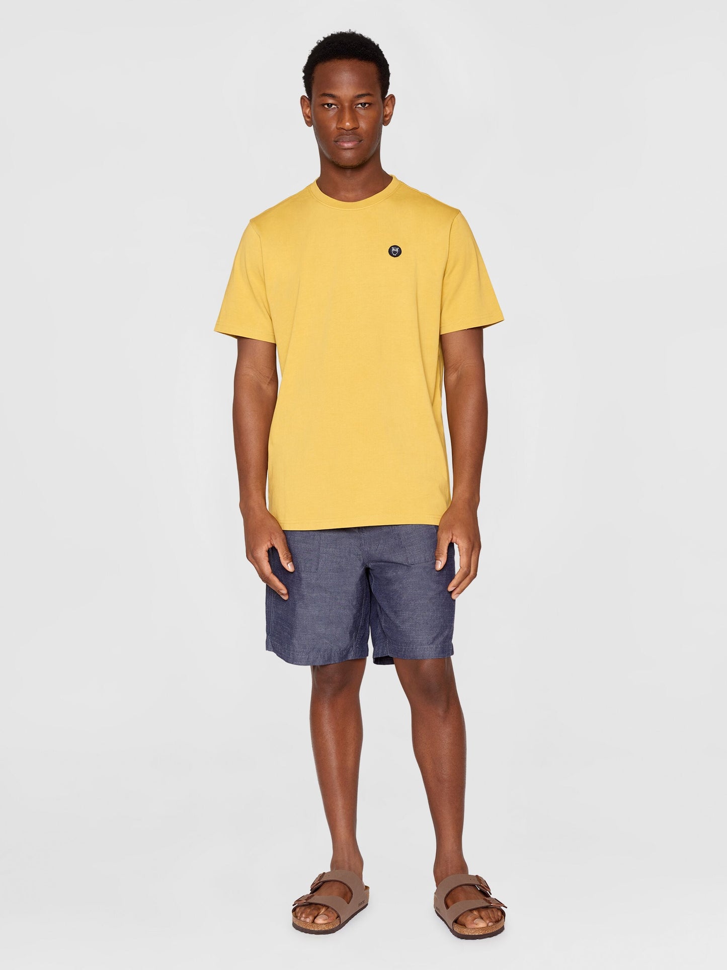 T-shirt en coton bio | jaune "loke badge tee olivenite"