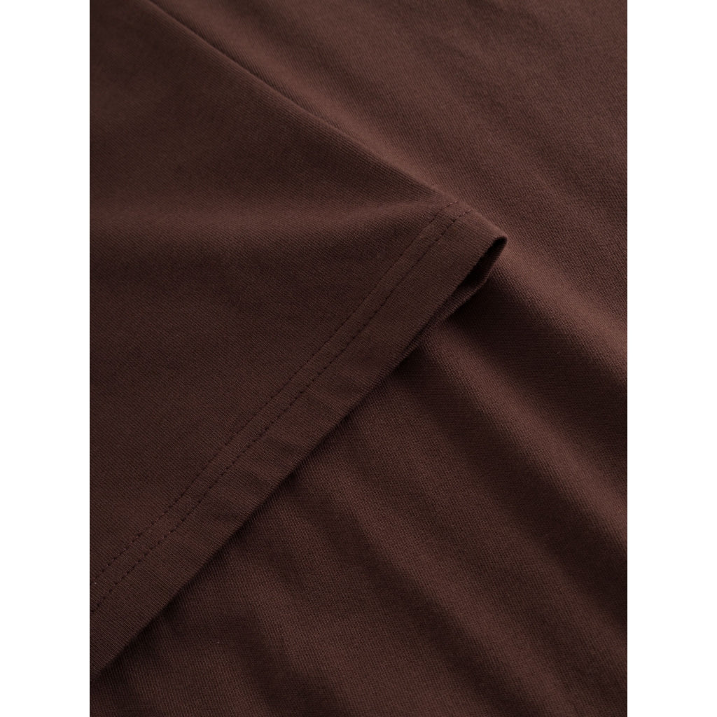 T-shirt brodé en coton bio | Acajou "regular fit owl chest deep mahogany"