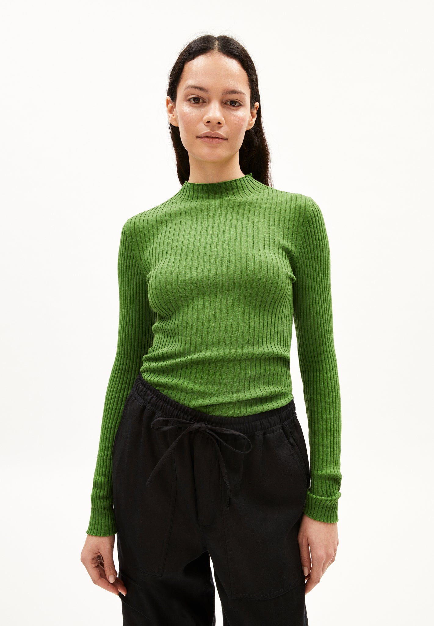 Sous-pull côtelé en coton bio | vert "alaania ivy green"