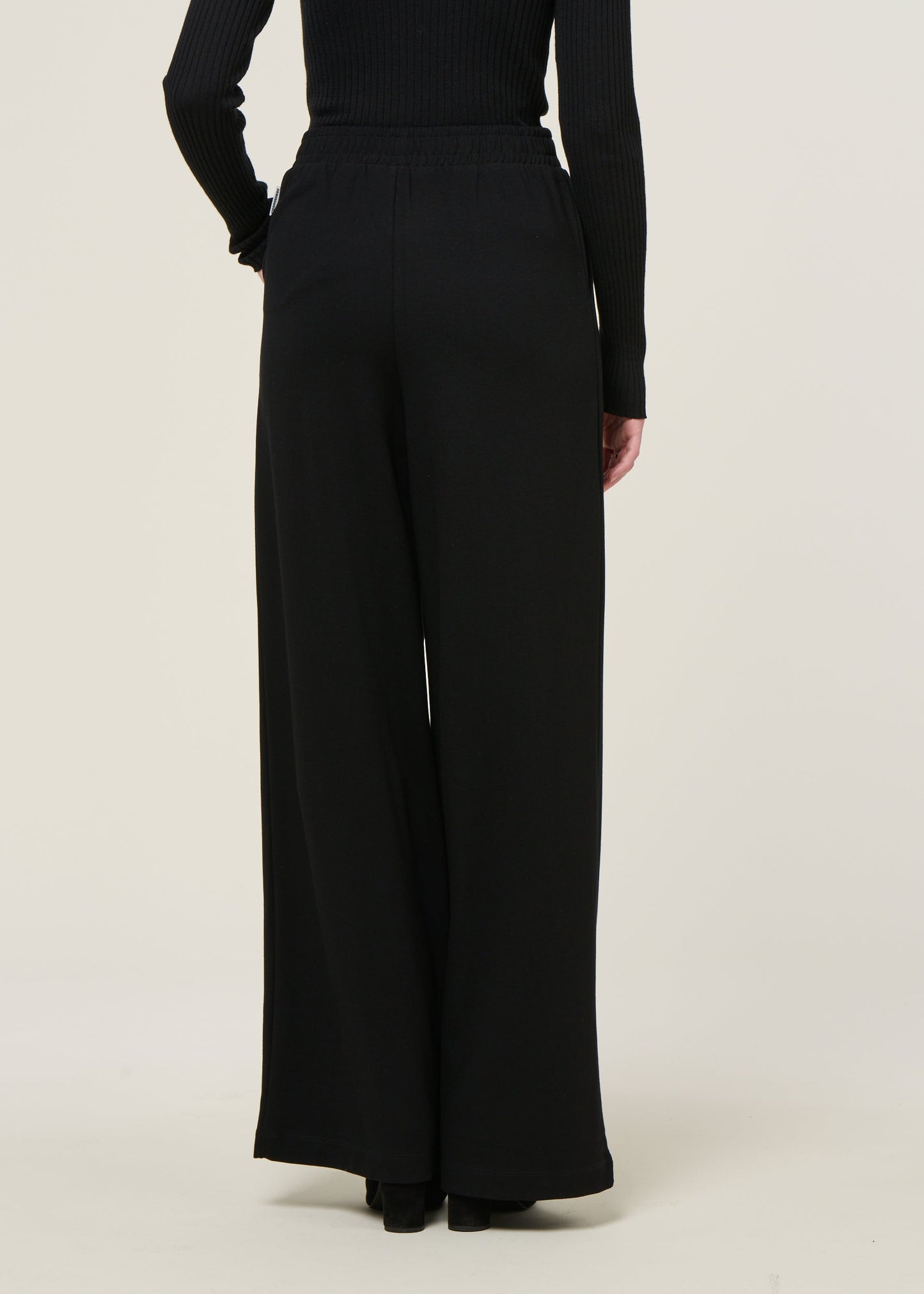 Pantalon noir en ecovero et matière recyclée | noir "himaari black"