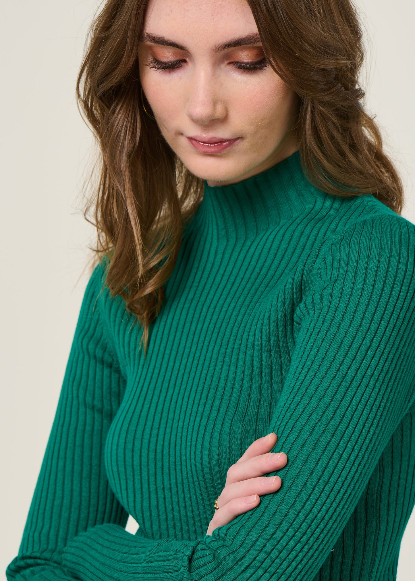 Sous-pull côtelé en coton biologique | vert "alaania - emerald green"