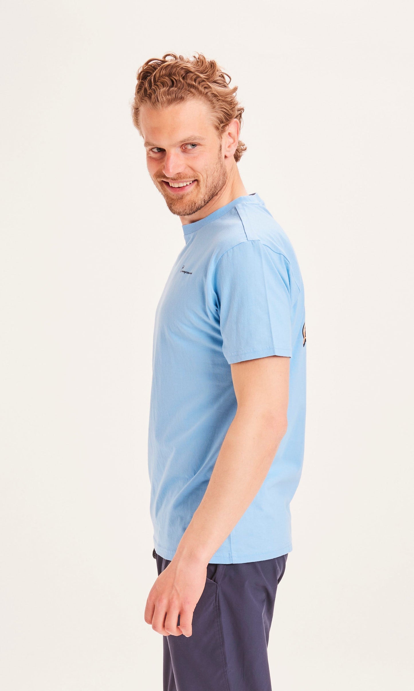 T-shirt bleu ciel à imprimé en coton bio -ALDER The Green Wave alaskan blue