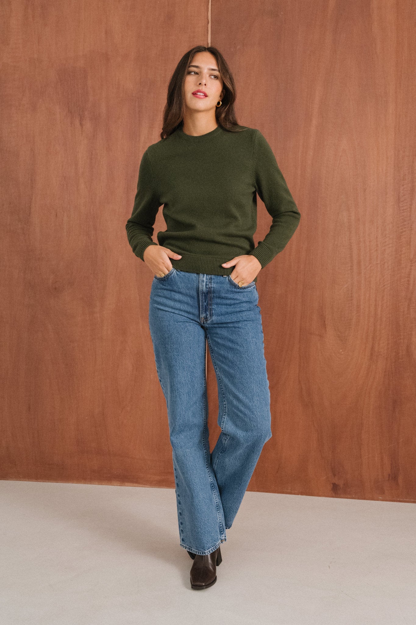 Pull droit en laine mérinos recyclée | olive