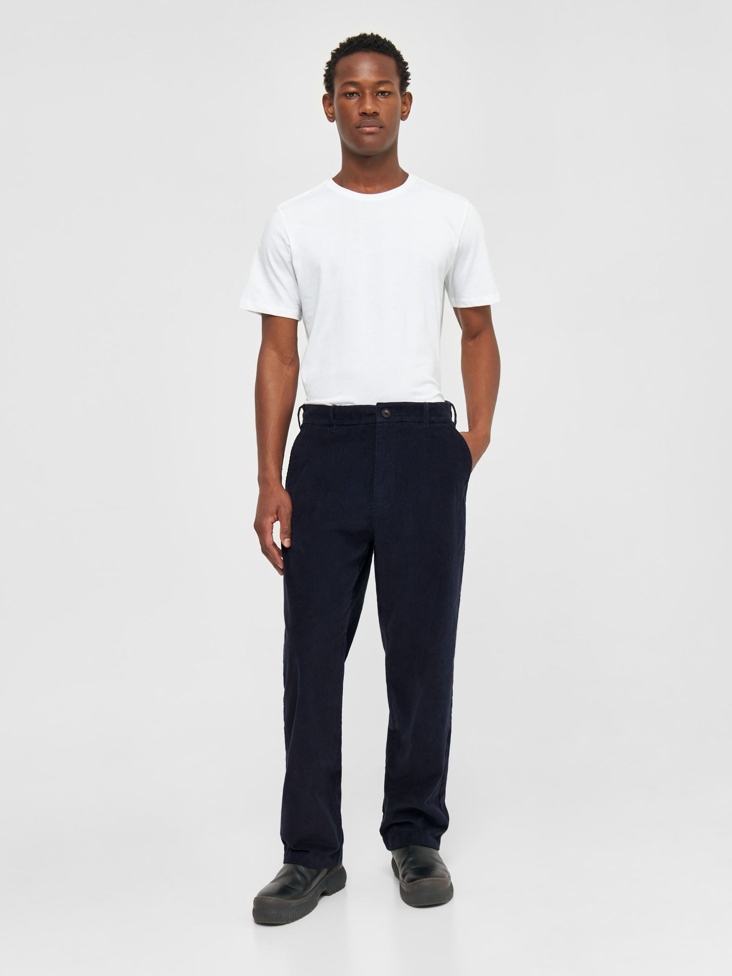Pantalon droit velours en coton bio | marine "flint wide corduroy chino pants night sky"