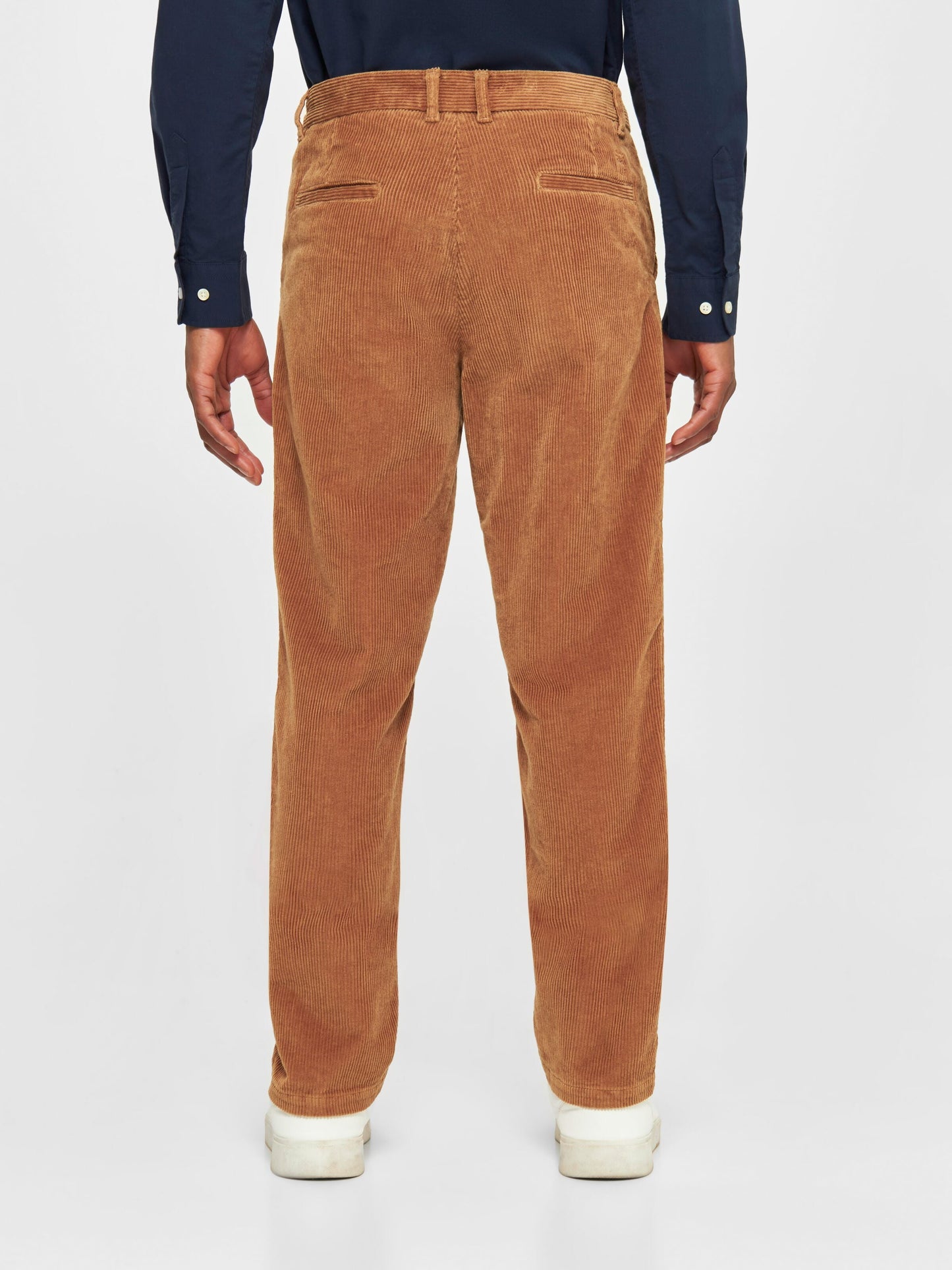 Pantalon droit velours en coton bio | camel "chuck regular corduroy chino brown sugar"