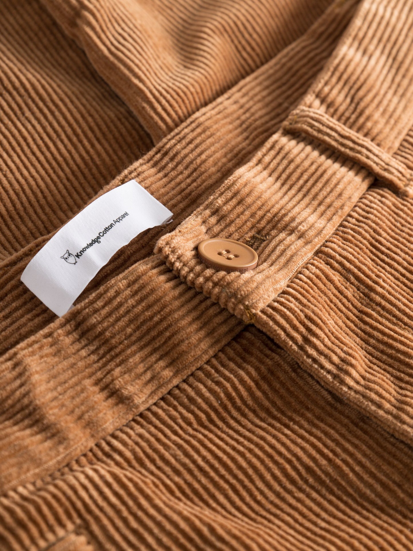 Pantalon droit velours en coton bio | camel "chuck regular corduroy chino brown sugar"