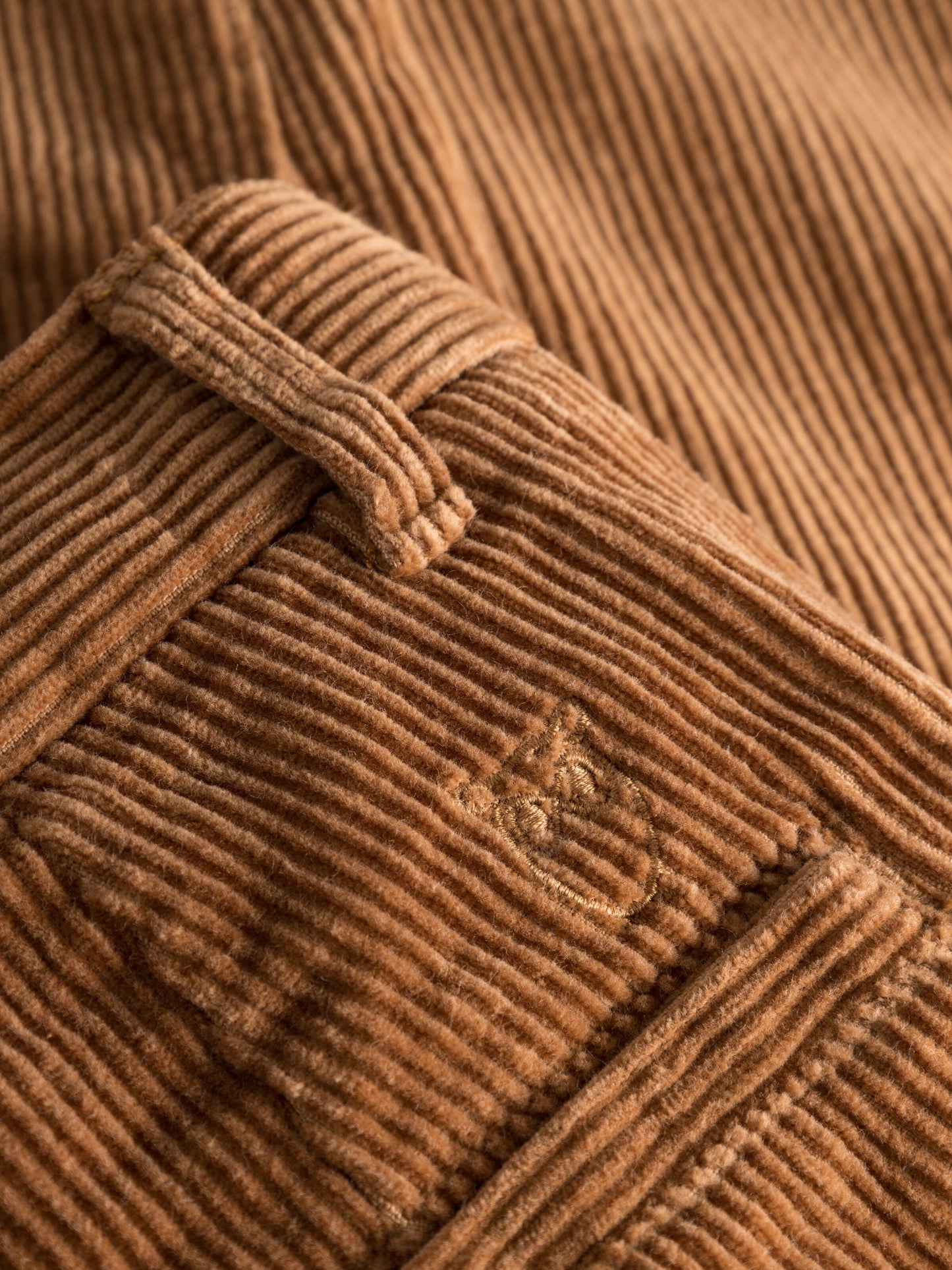 Pantalon droit velours en coton bio | camel "chuck regular corduroy chino brown sugar"
