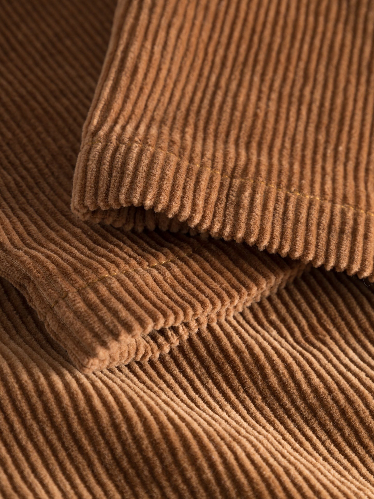 Pantalon droit velours en coton bio | camel "chuck regular corduroy chino brown sugar"