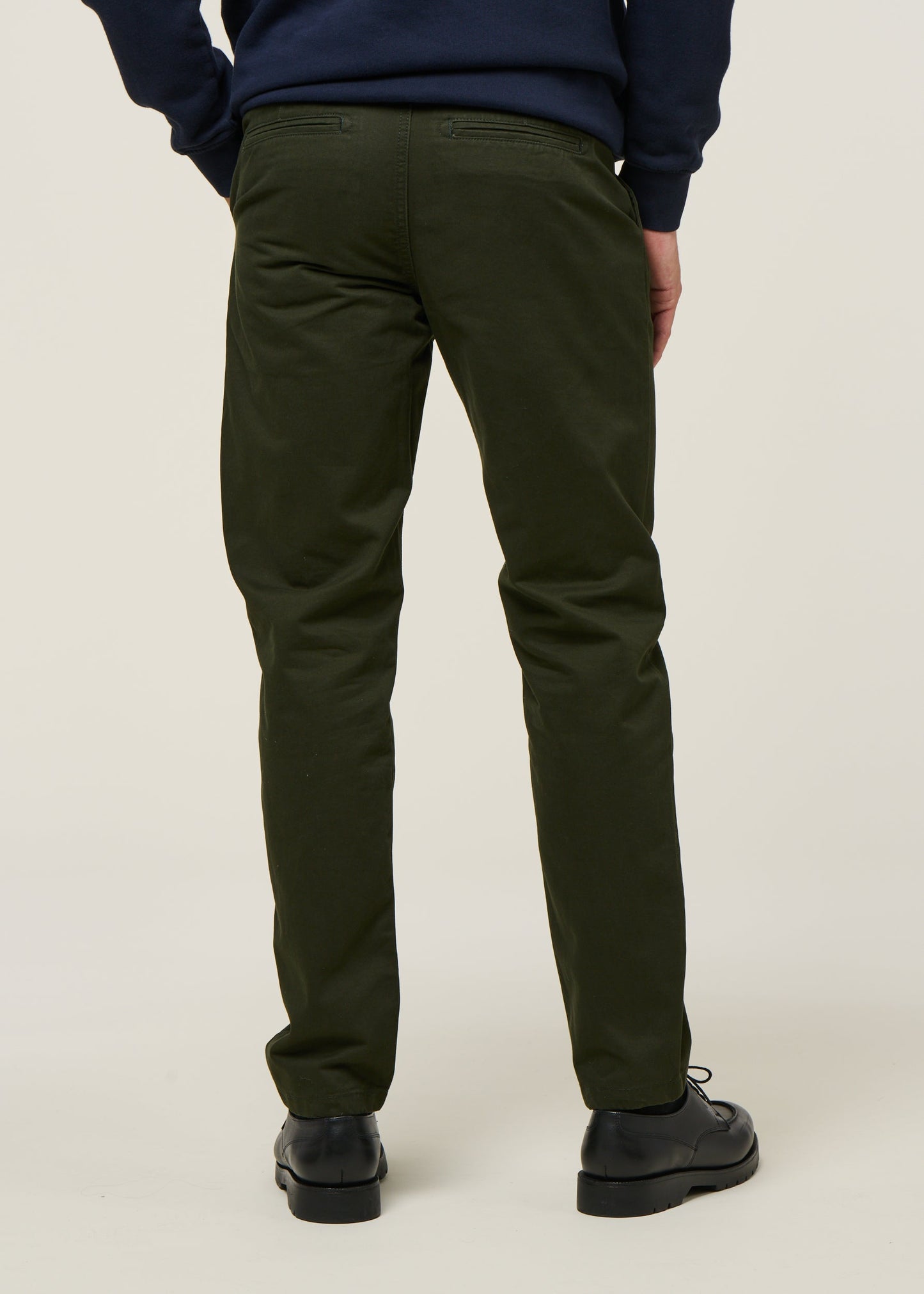 Chino droit en coton bio | Vert forêt "chuck regular chino twill pants forrest night"