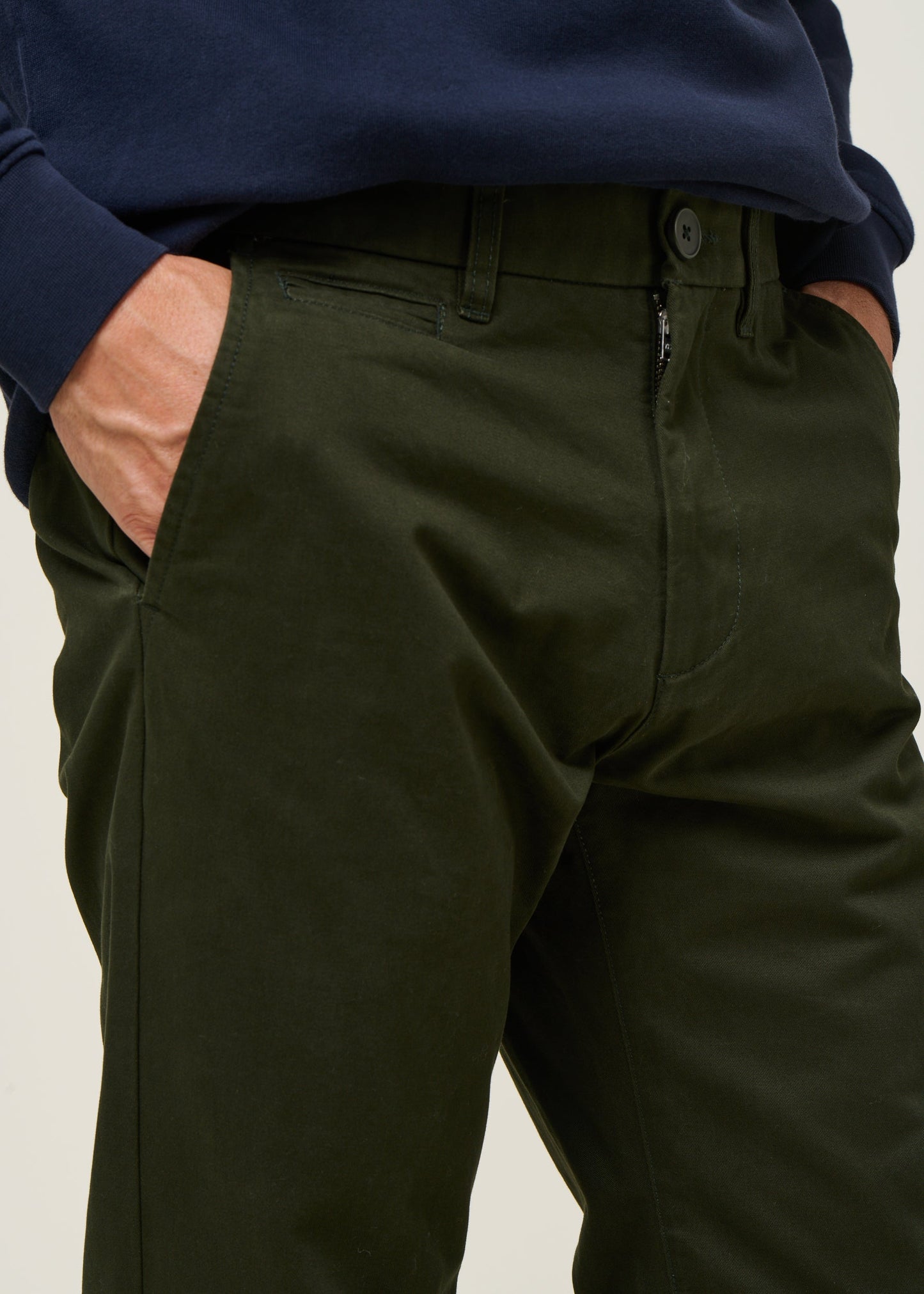 Chino droit en coton bio | Vert forêt "chuck regular chino twill pants forrest night"