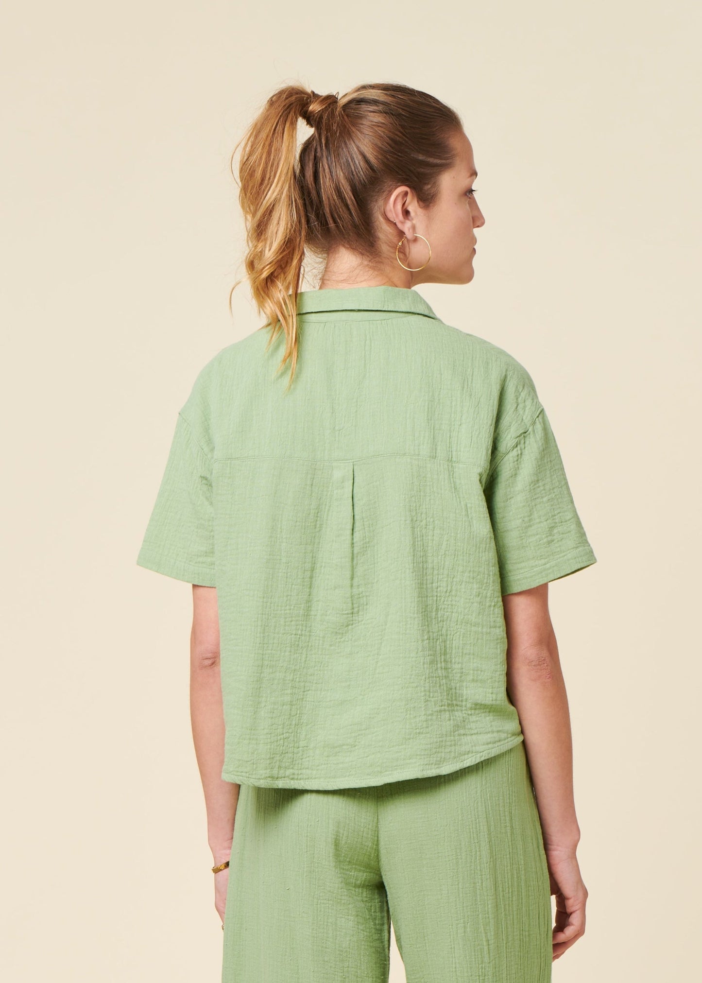 Chemise en gaze de coton biologique | vert "bubble cropped blouse light green"