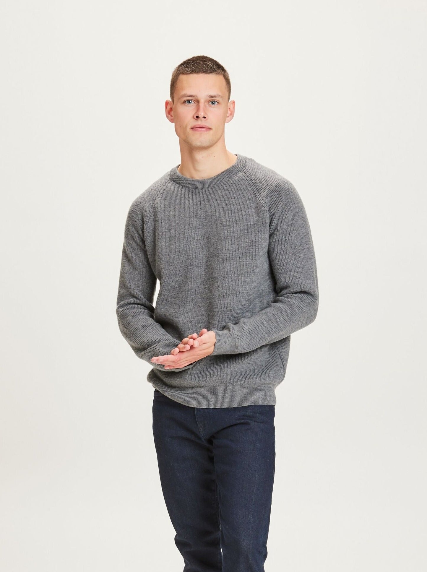 Pull en laine mérinos certifiée | Gris "o-neck merino wool rib grey melange"